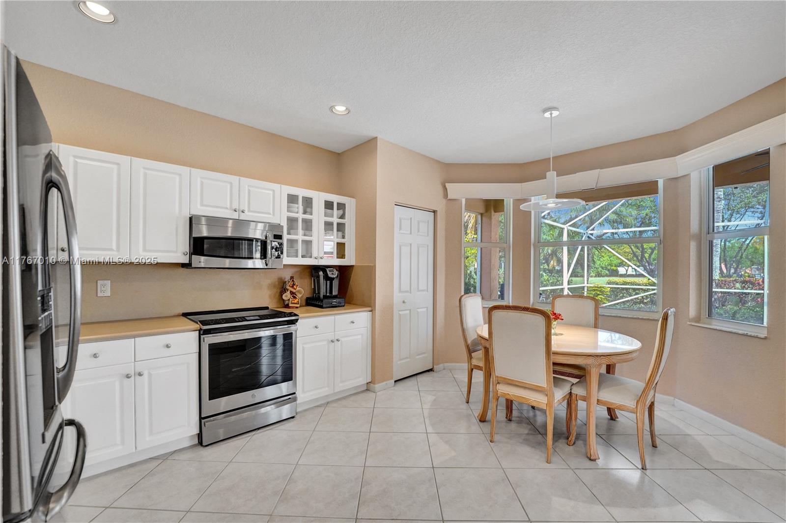 1058 Chenille Cir