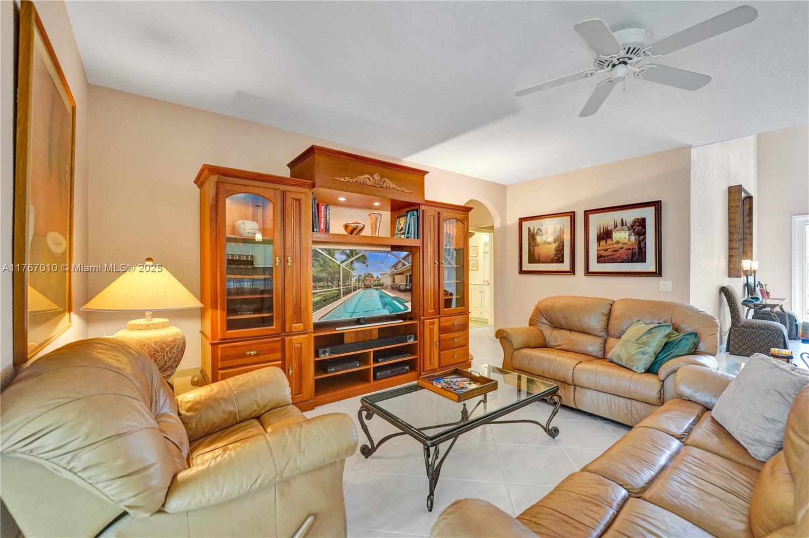 1058 Chenille Cir
