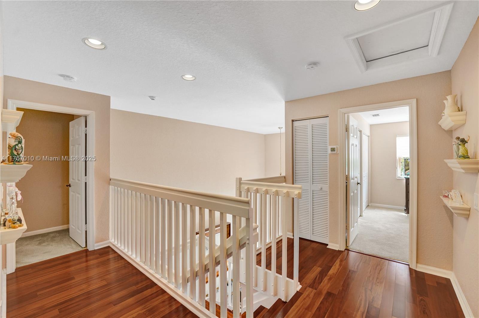1058 Chenille Cir