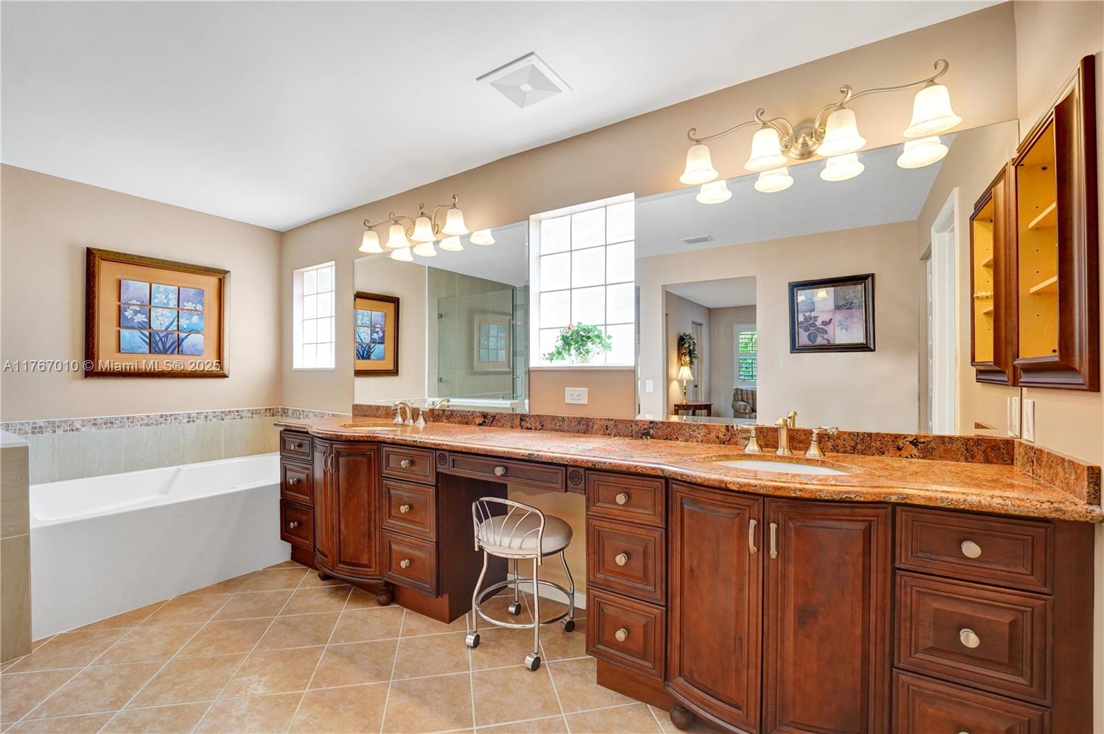 1058 Chenille Cir