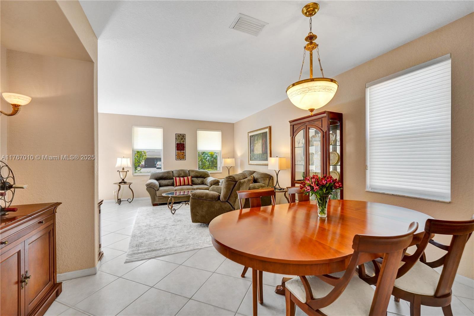 1058 Chenille Cir
