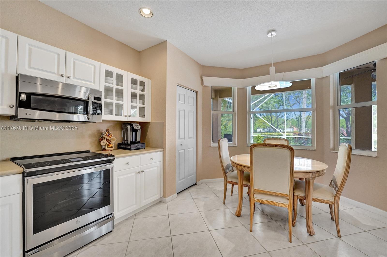 1058 Chenille Cir