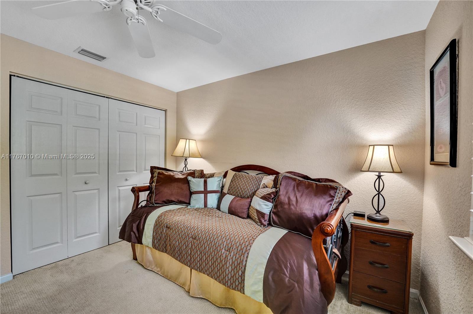 1058 Chenille Cir