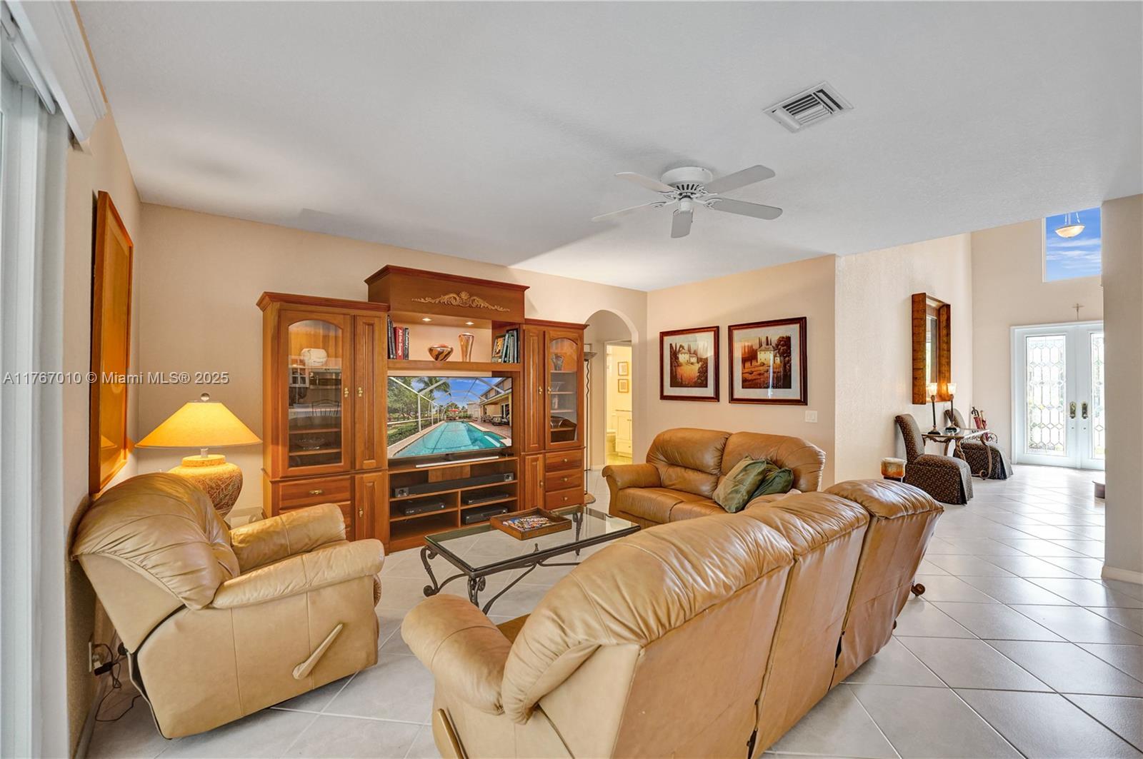 1058 Chenille Cir