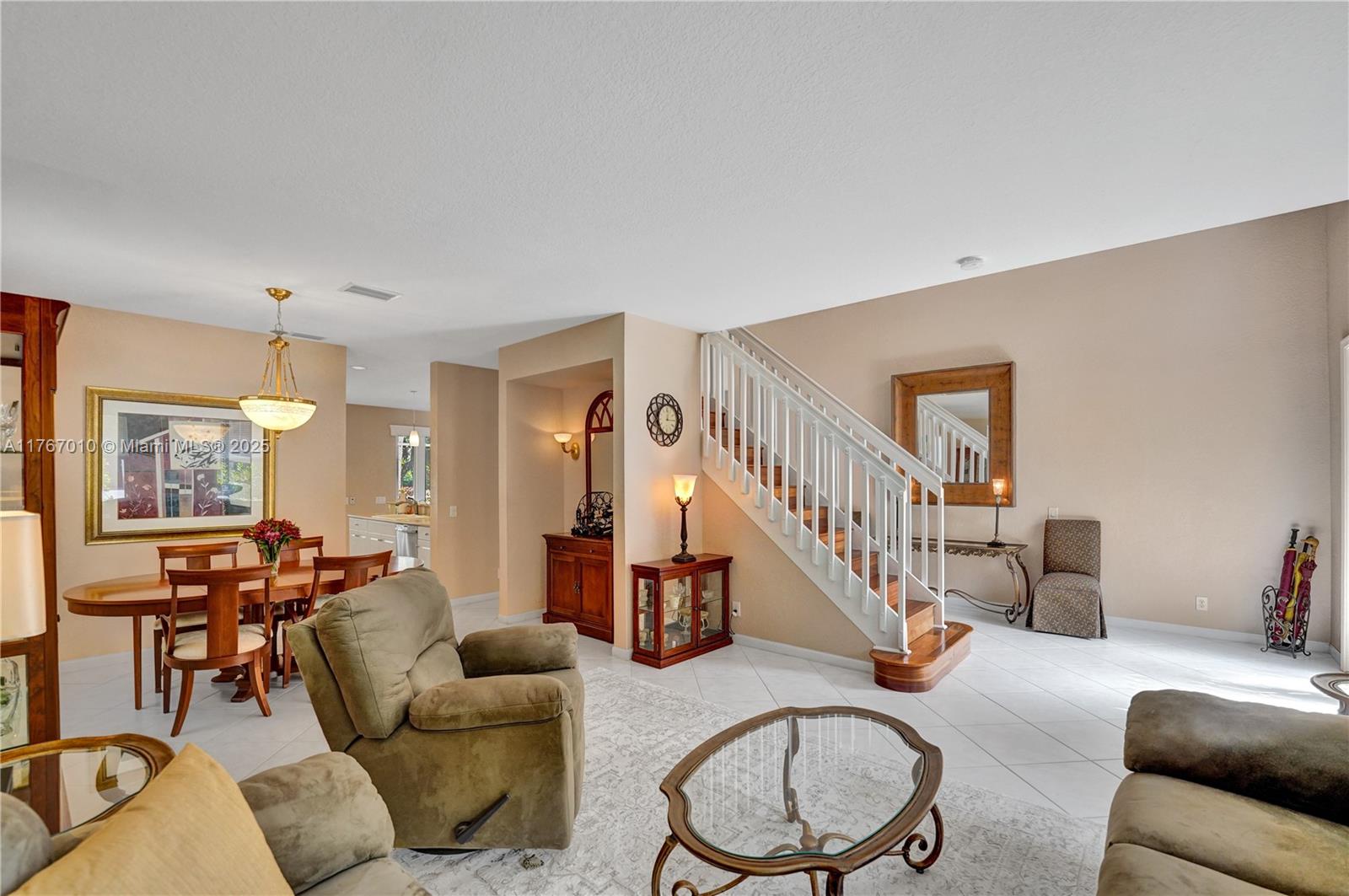 1058 Chenille Cir