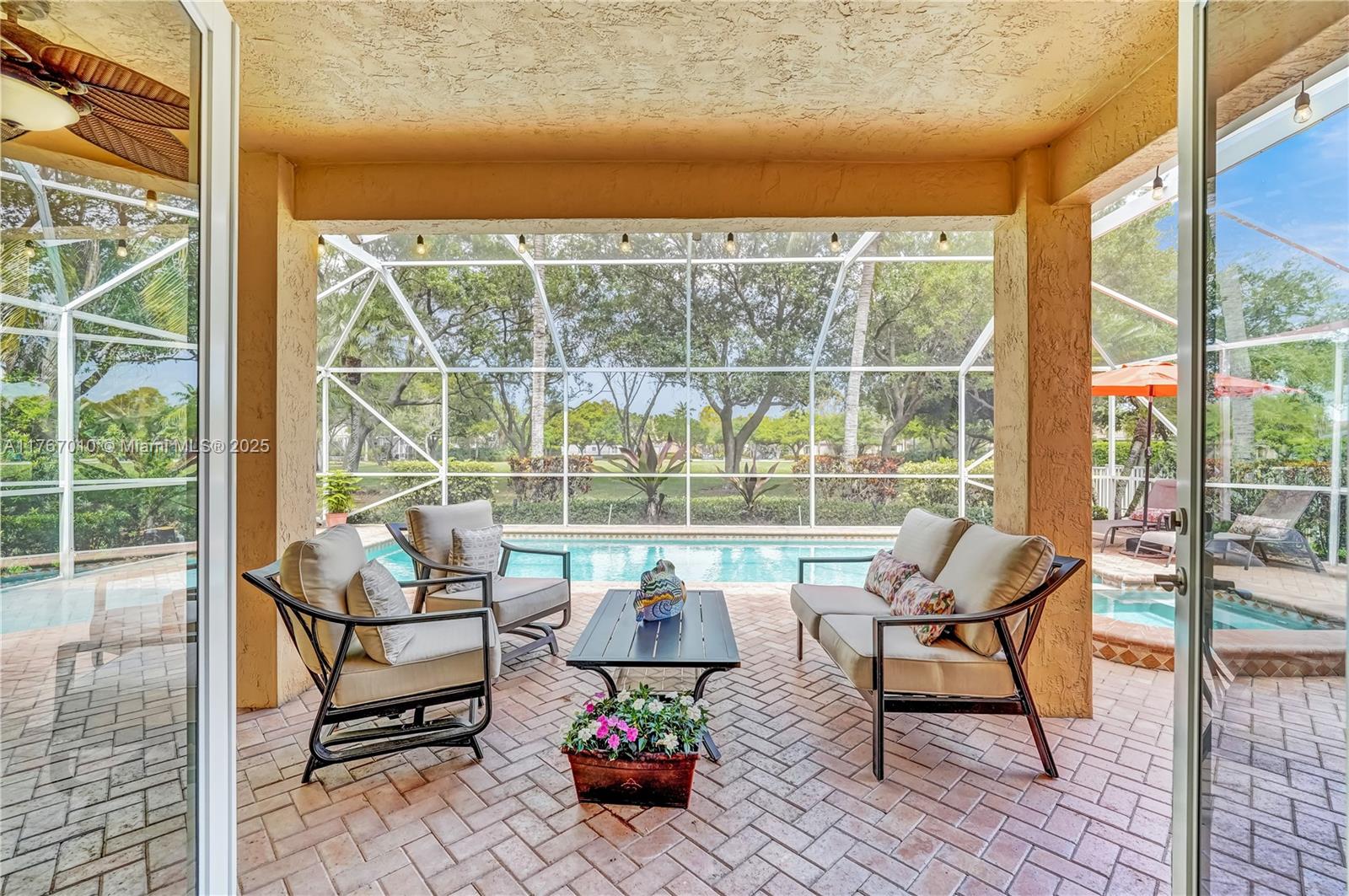 1058 Chenille Cir