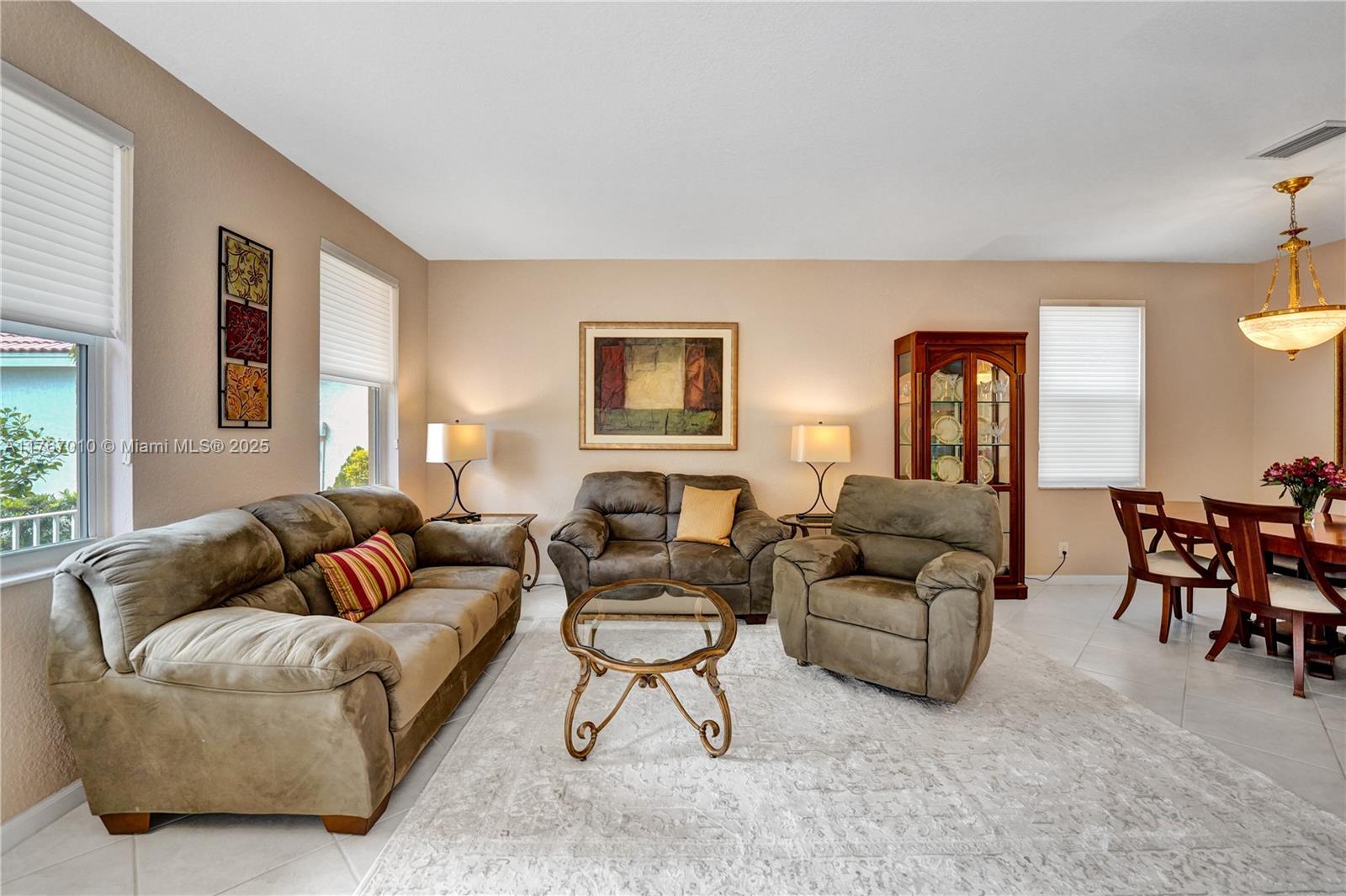 1058 Chenille Cir