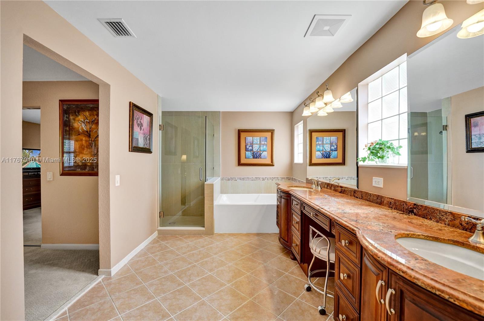 1058 Chenille Cir