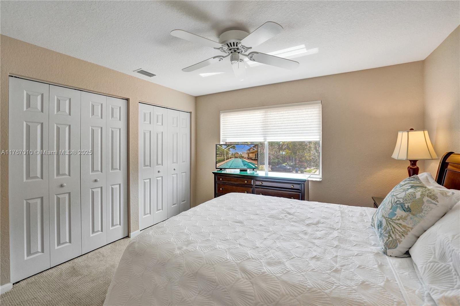 1058 Chenille Cir