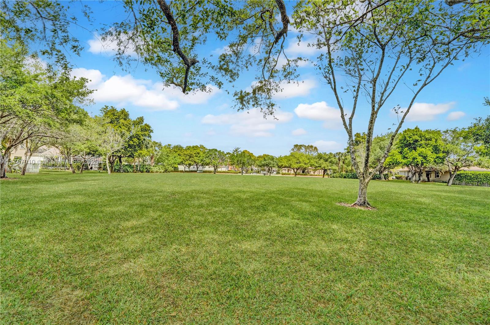 1058 Chenille Cir