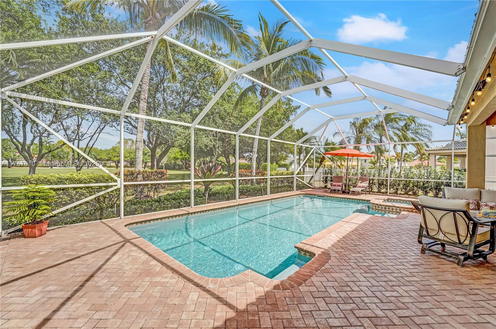 1058 Chenille Cir