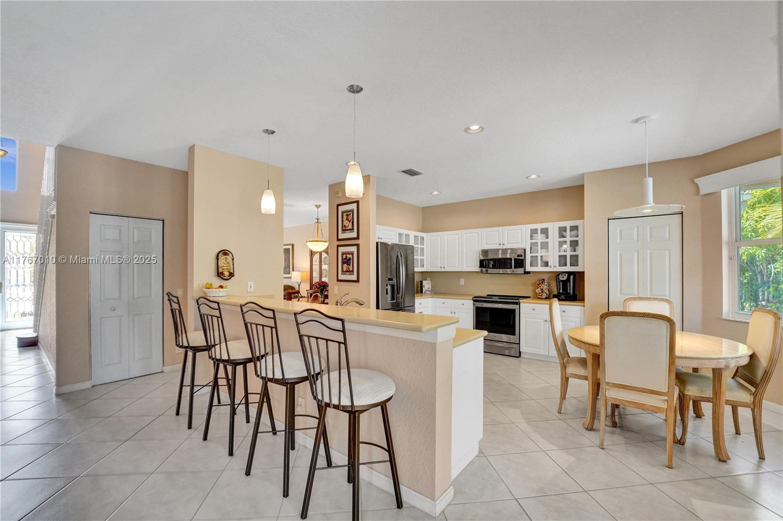 1058 Chenille Cir