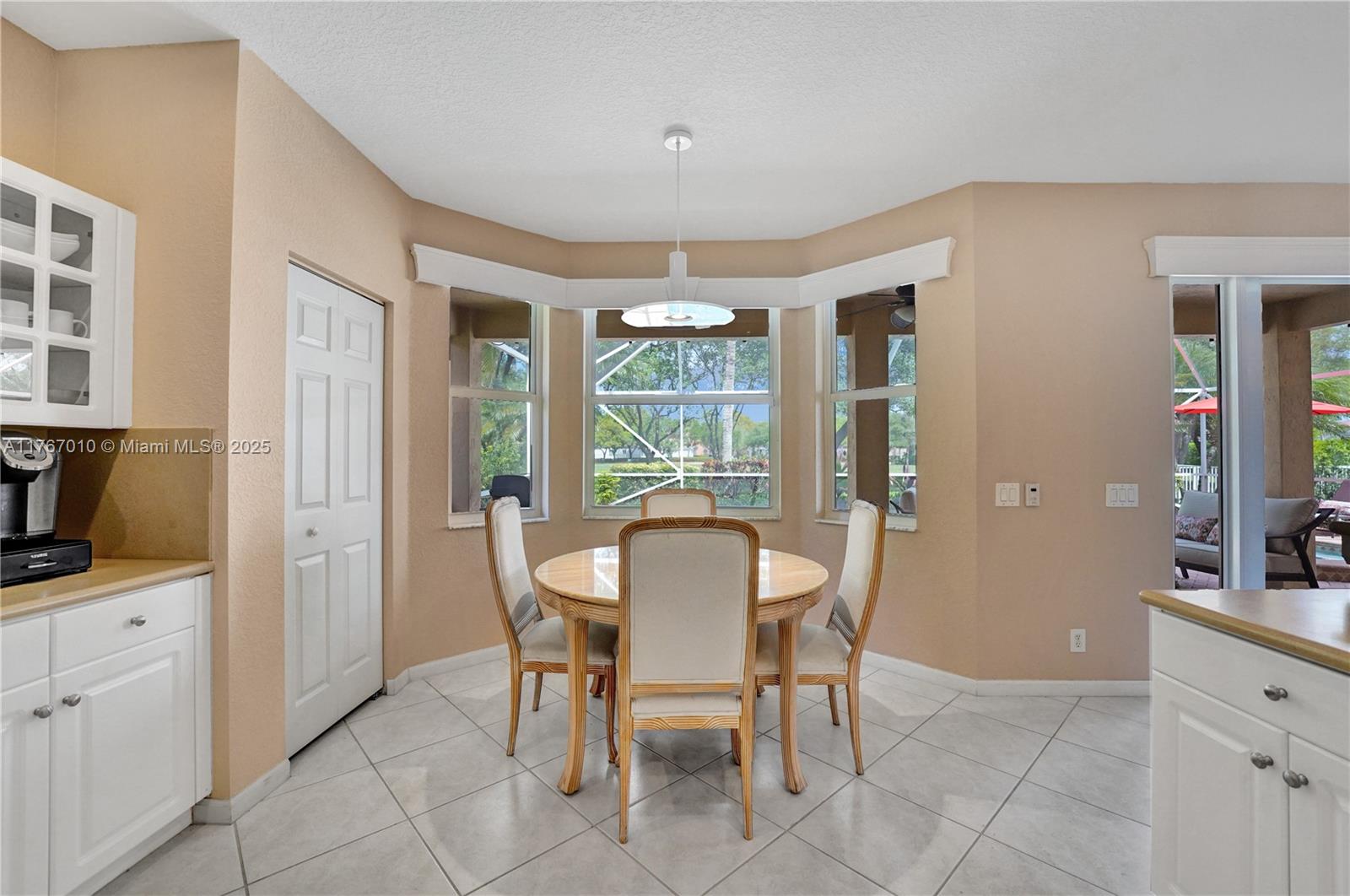 1058 Chenille Cir