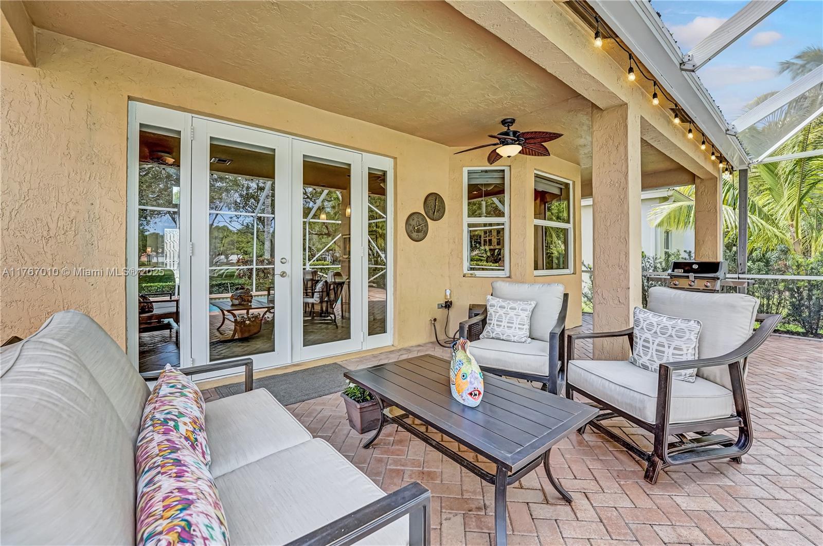 1058 Chenille Cir