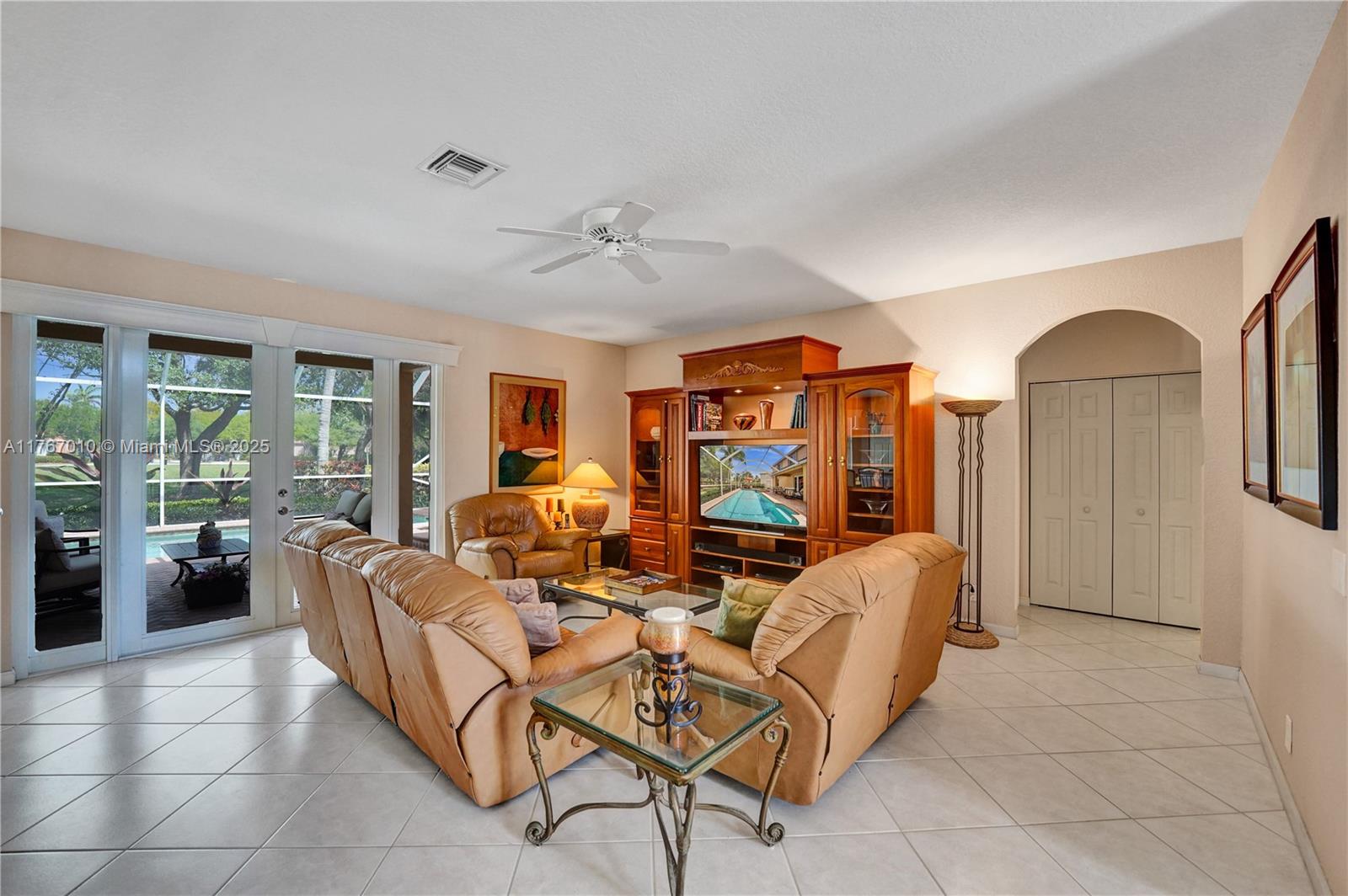 1058 Chenille Cir