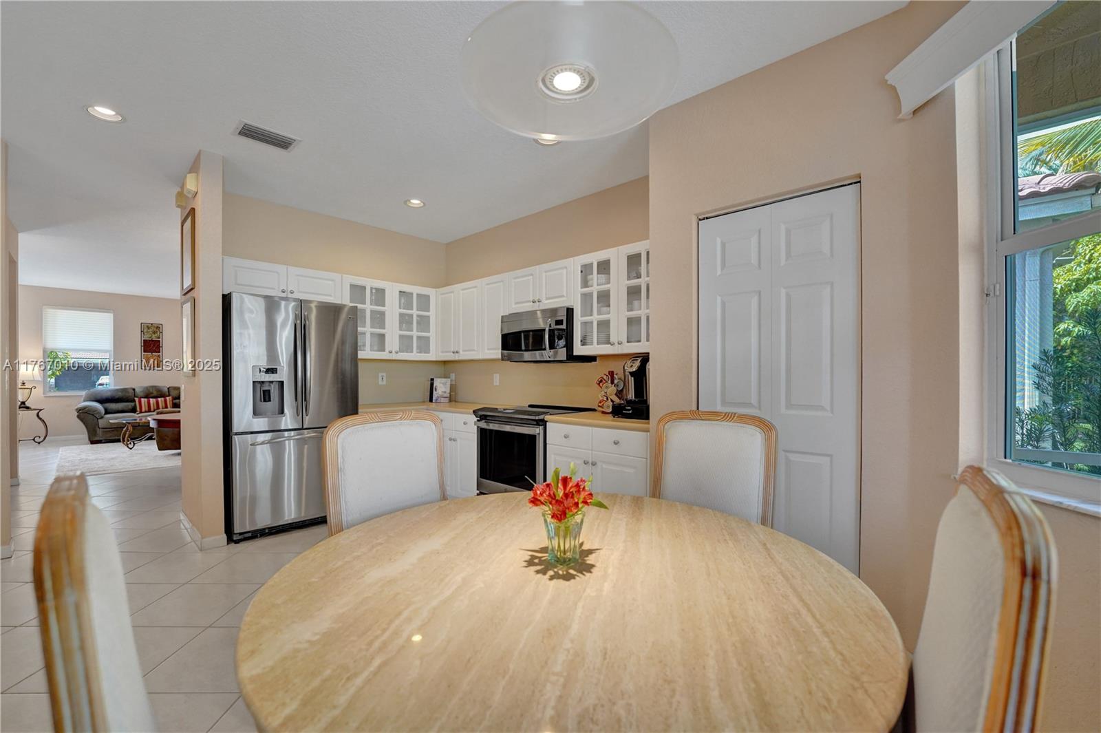 1058 Chenille Cir