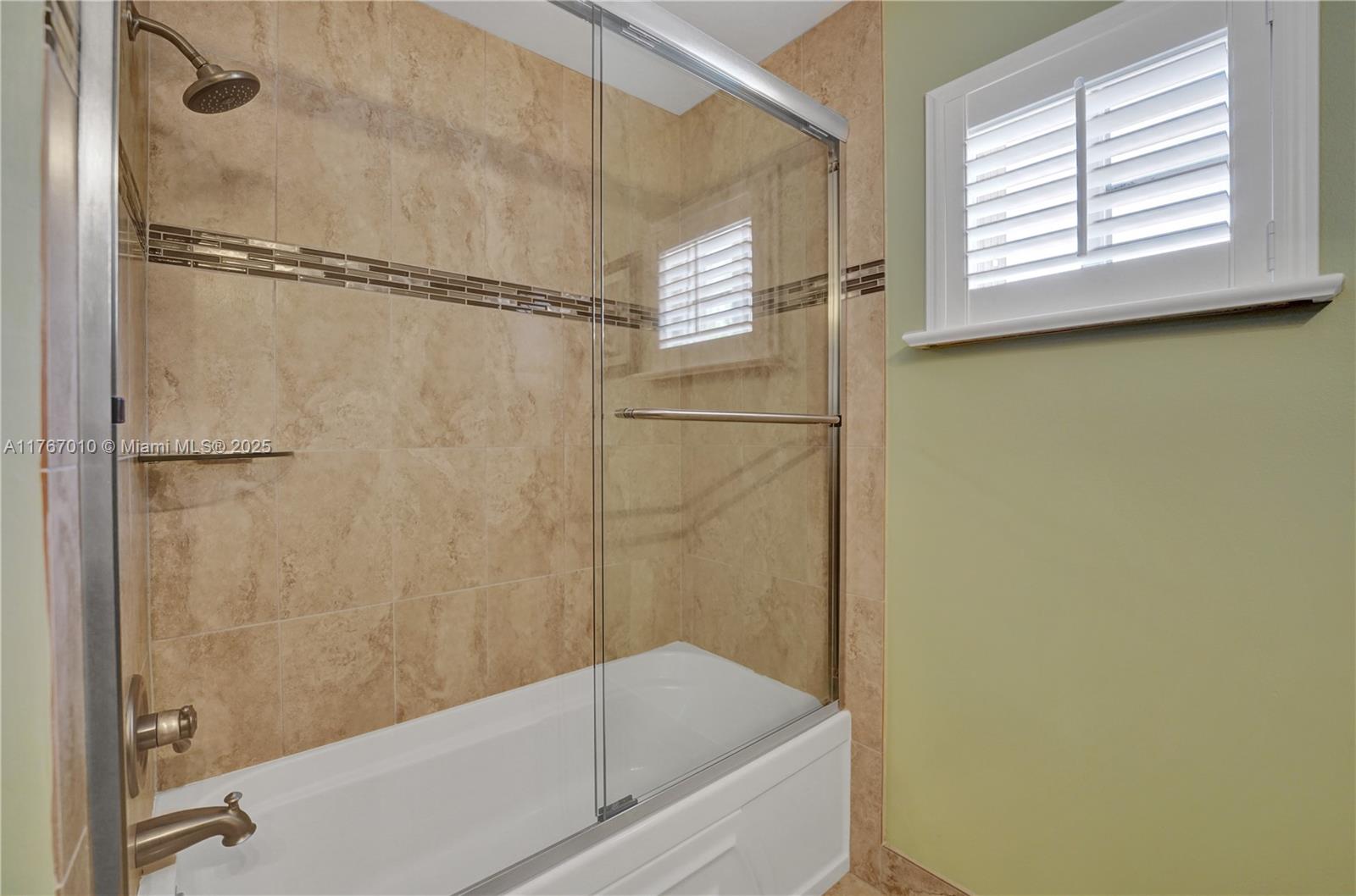 1058 Chenille Cir