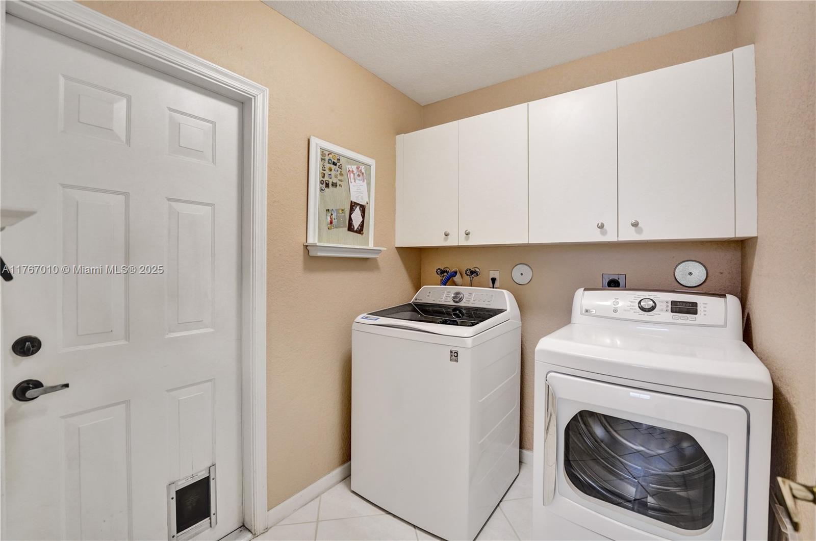 1058 Chenille Cir