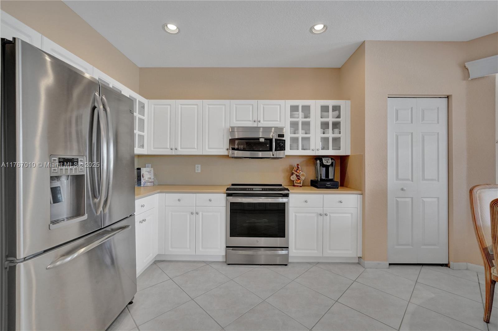 1058 Chenille Cir