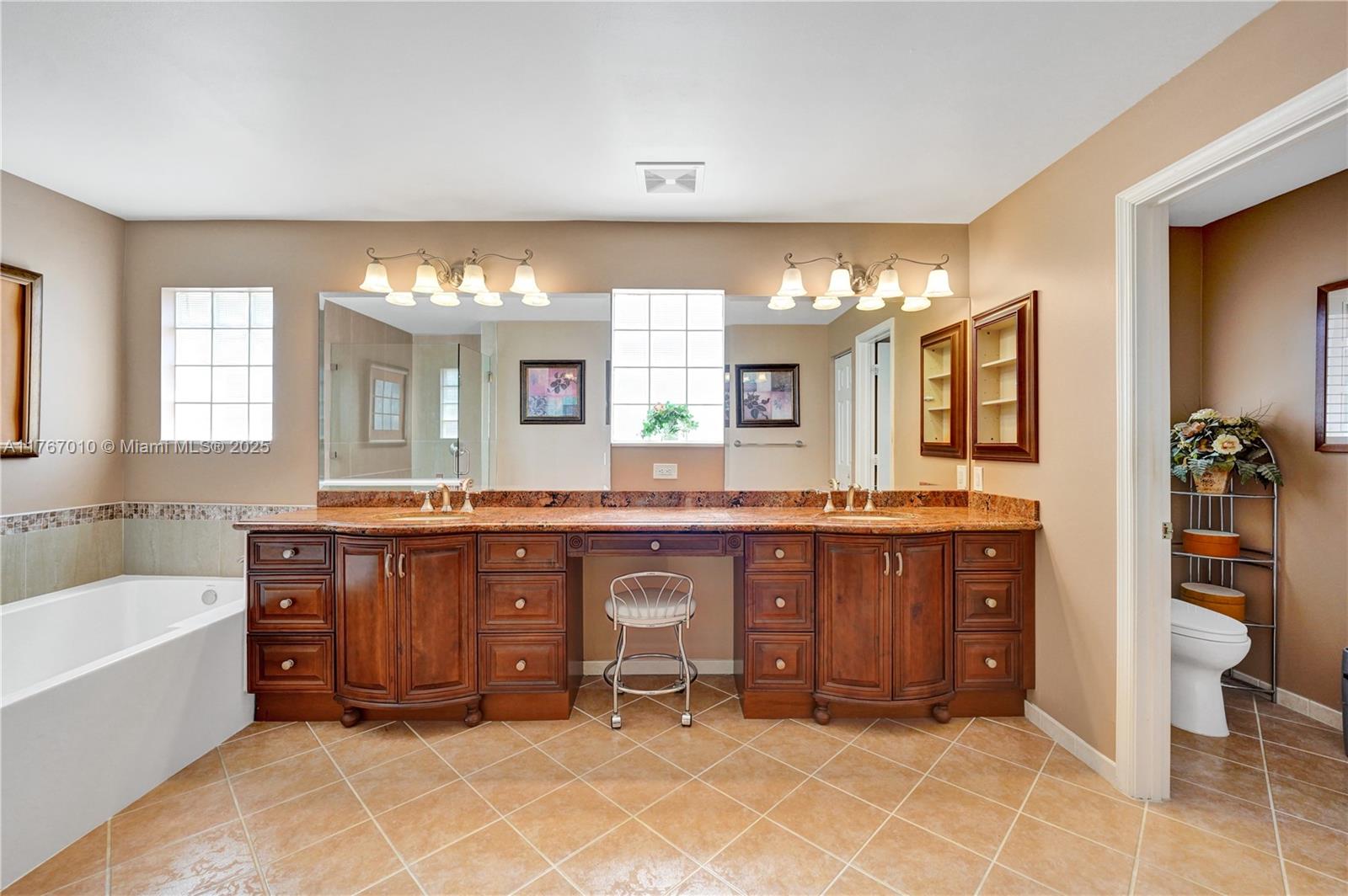 1058 Chenille Cir