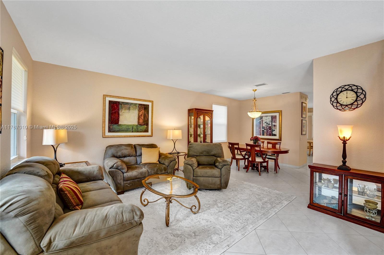 1058 Chenille Cir