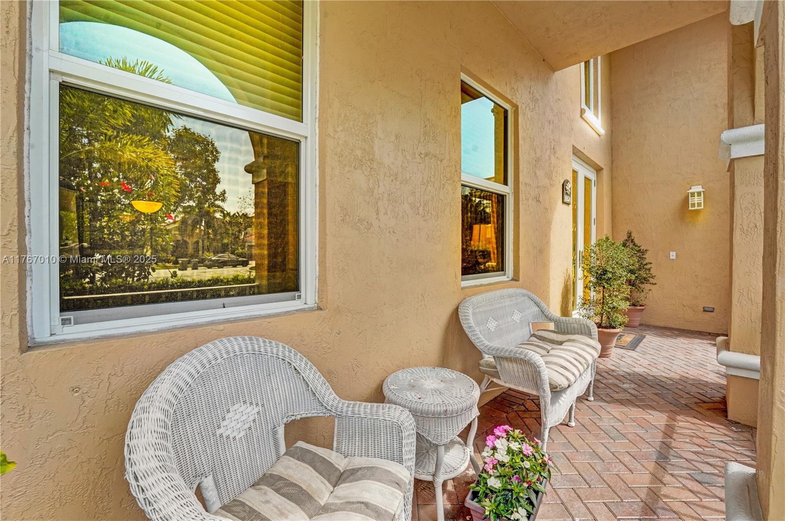 1058 Chenille Cir