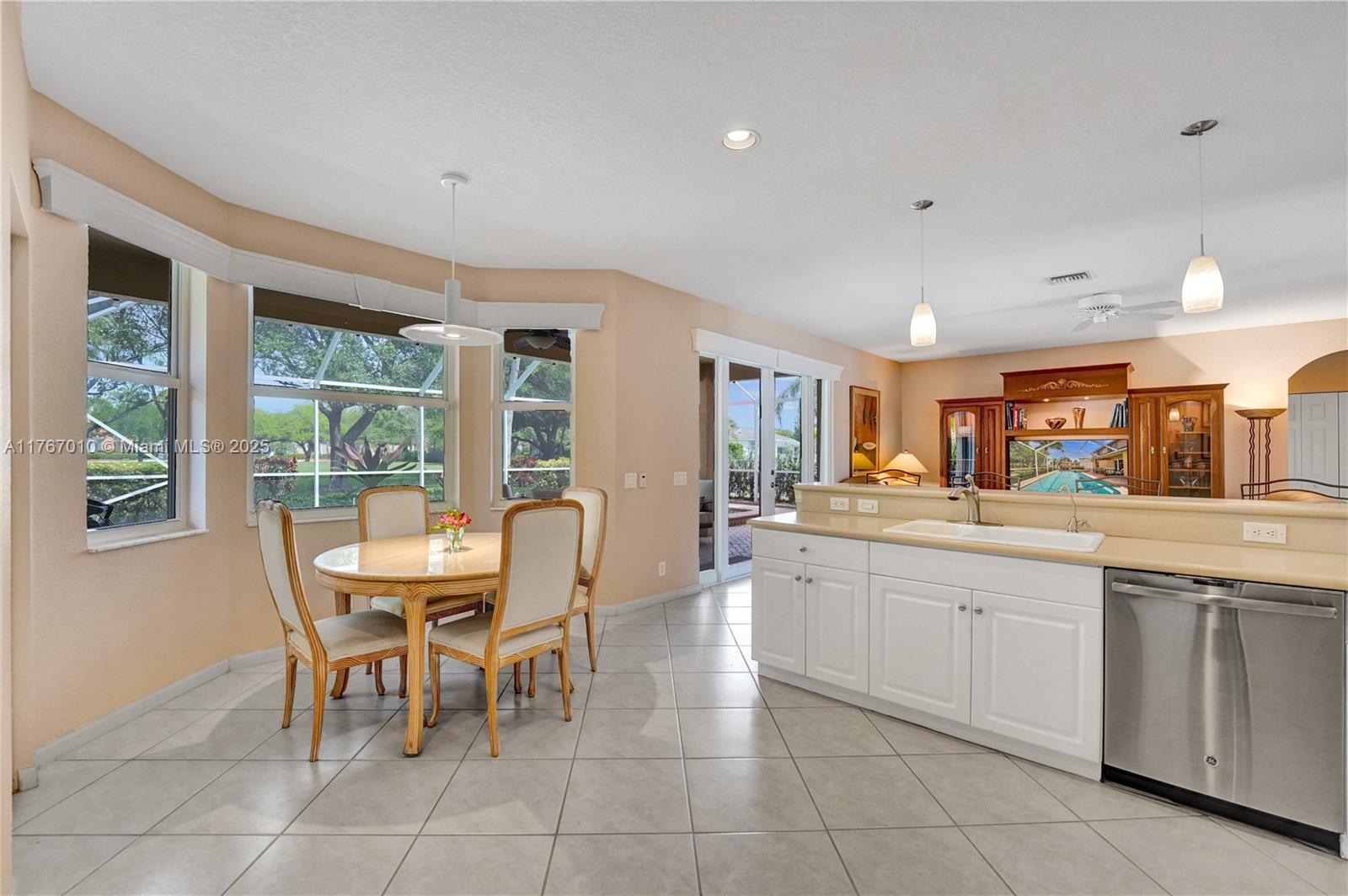 1058 Chenille Cir