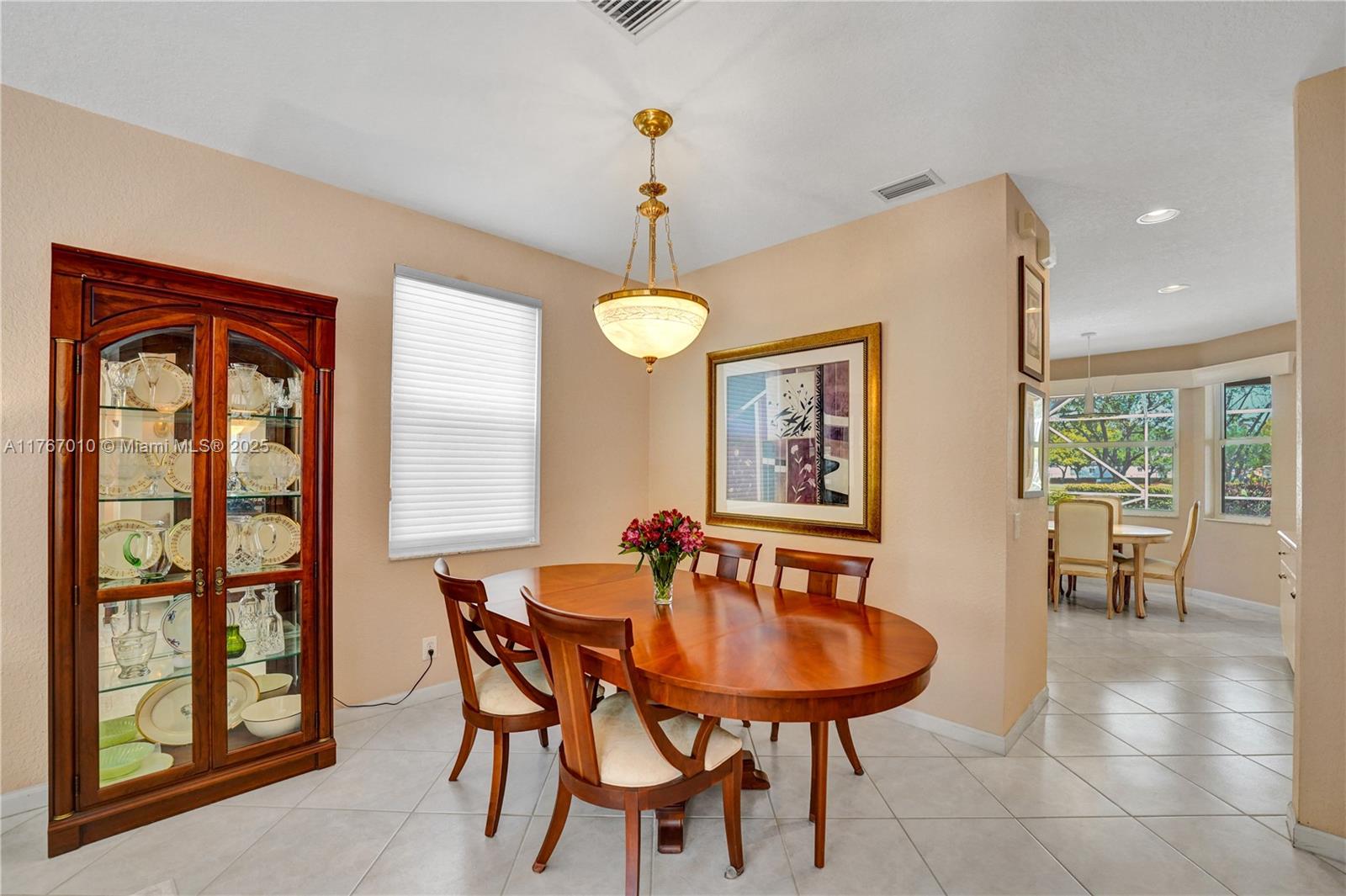 1058 Chenille Cir