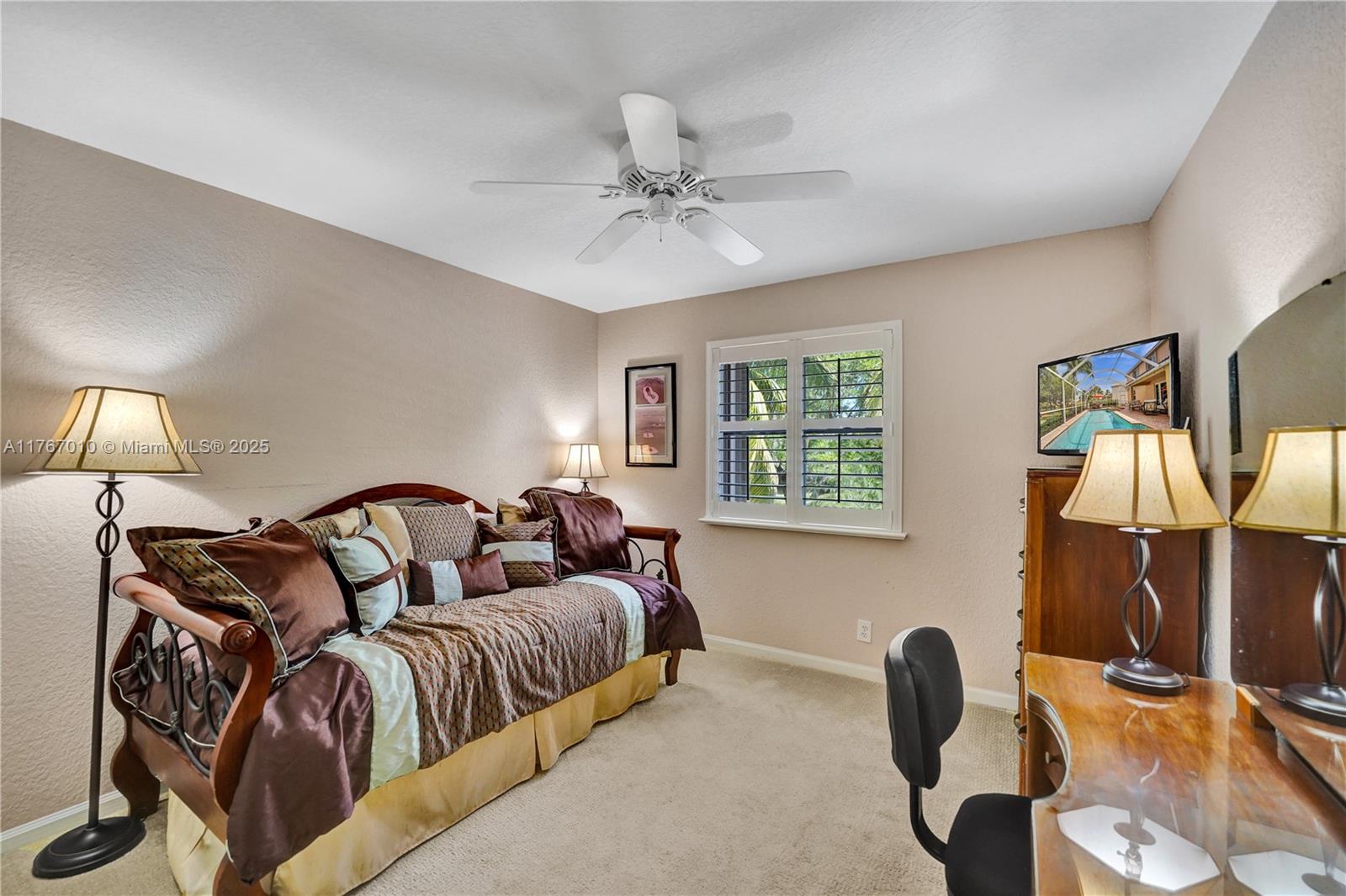 1058 Chenille Cir
