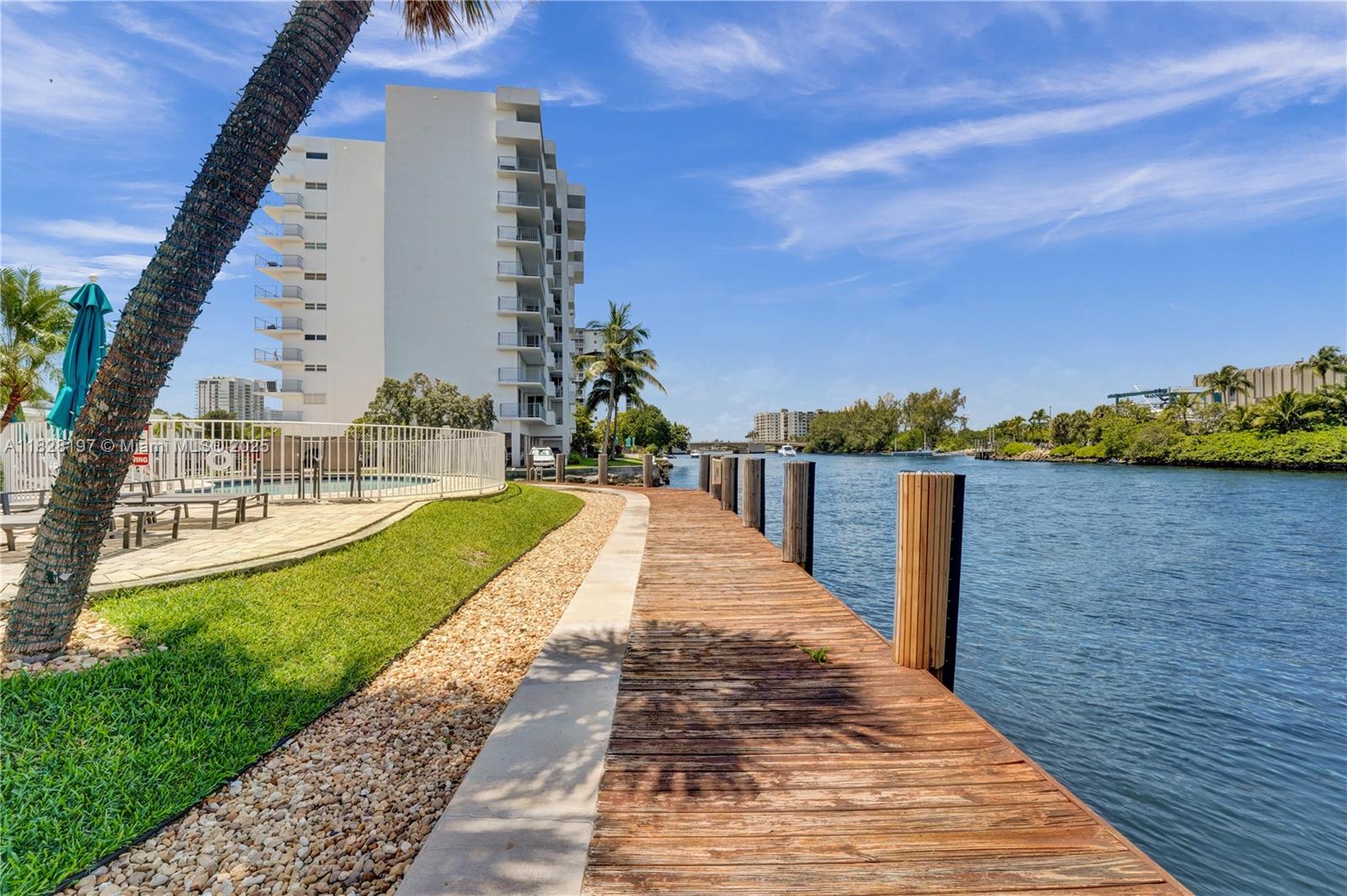 1705 N Riverside Dr # 1