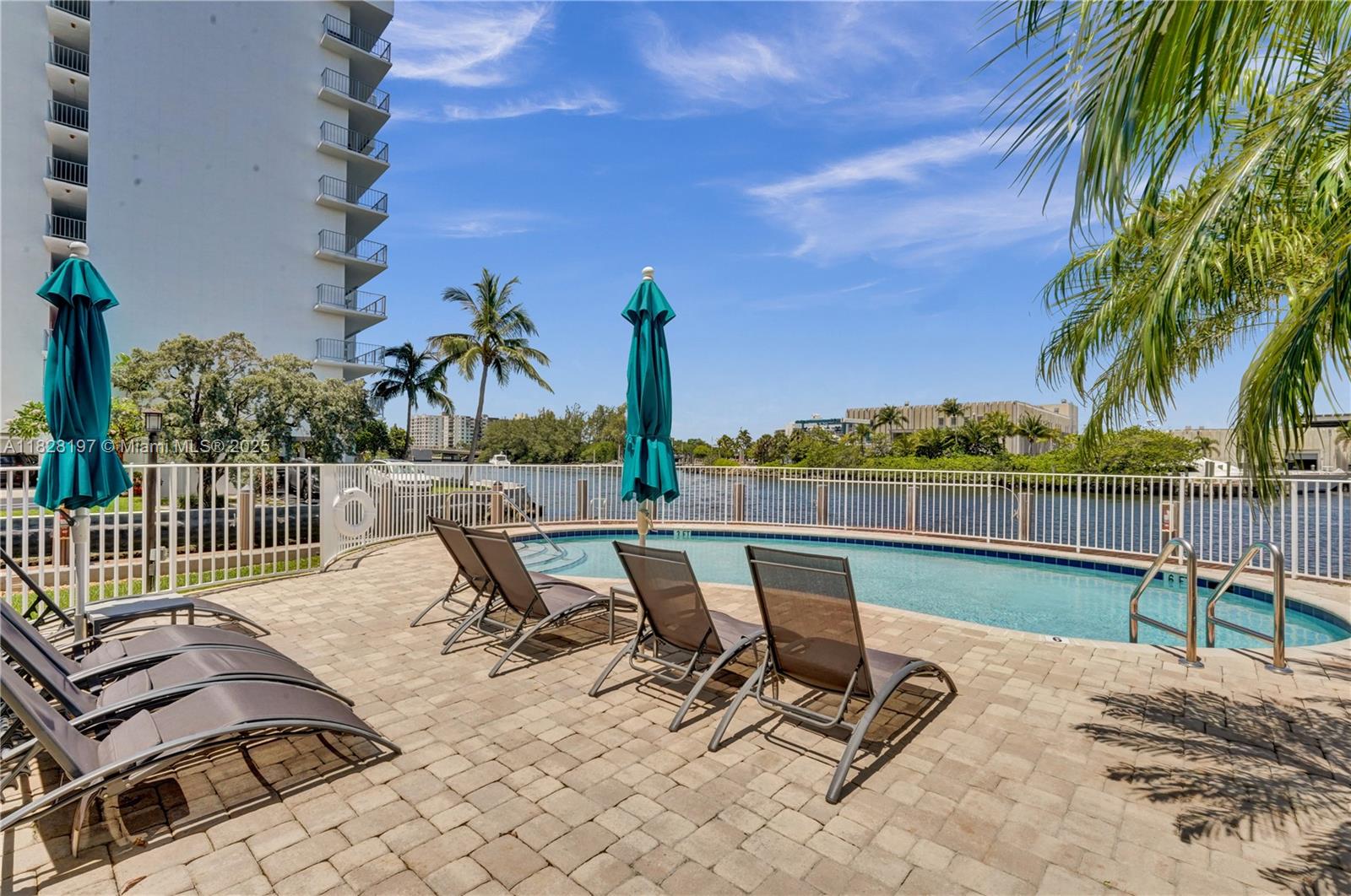 1705 N Riverside Dr # 1
