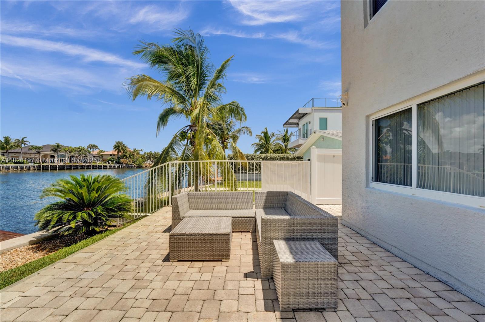 1705 N Riverside Dr # 1