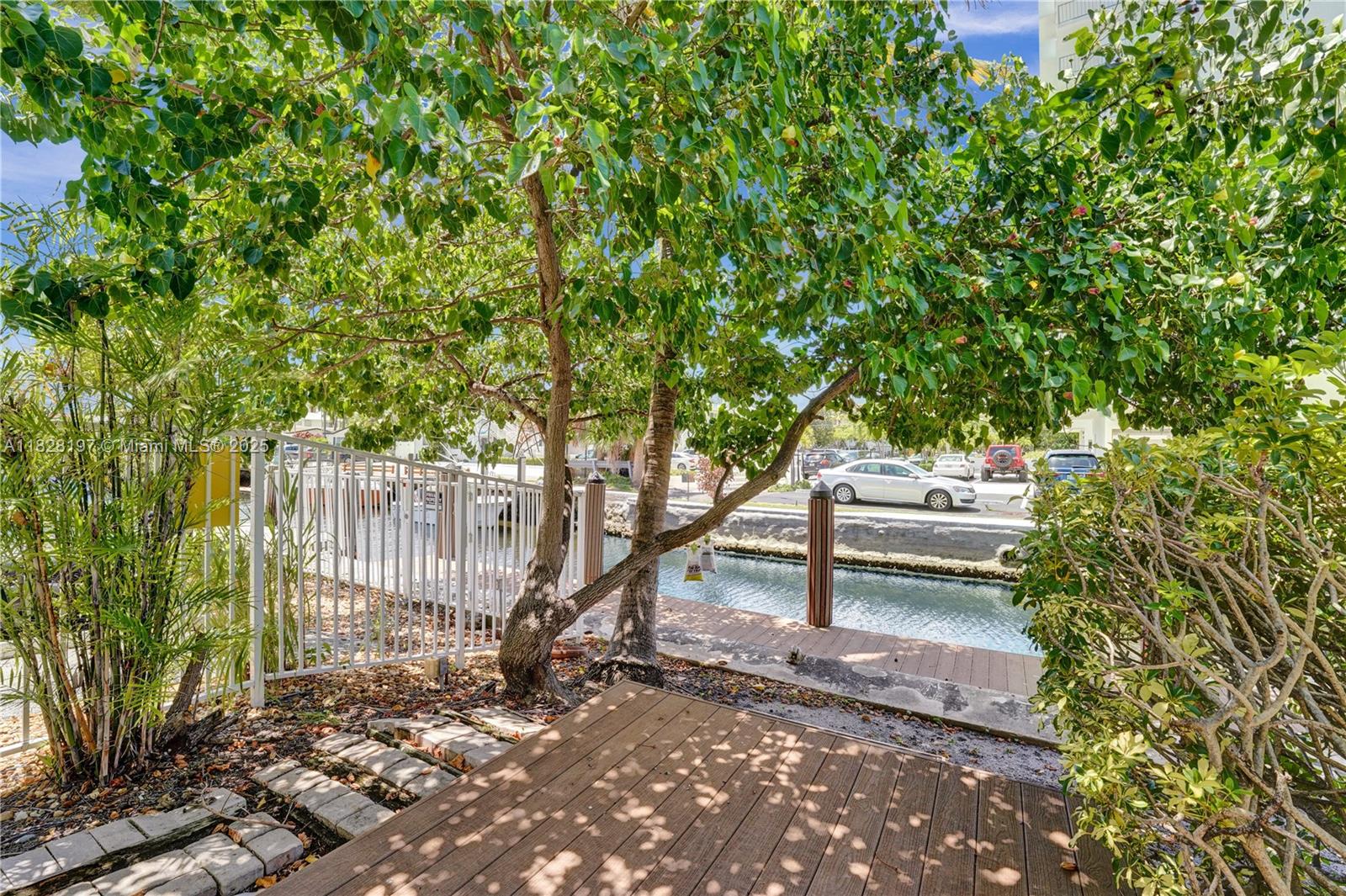1705 N Riverside Dr # 1