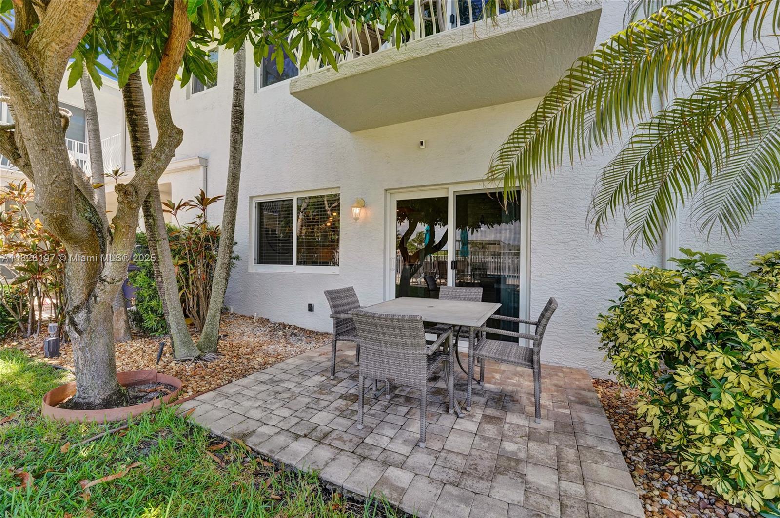 1705 N Riverside Dr # 1