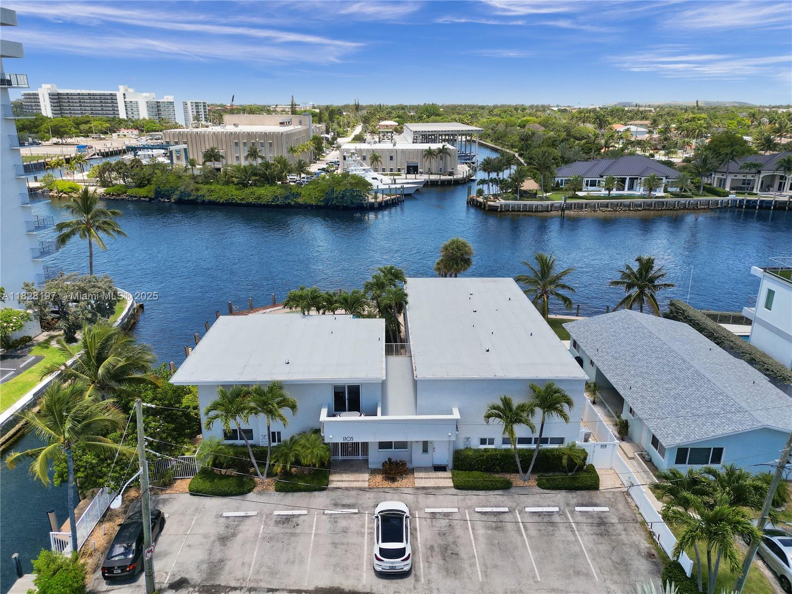 1705 N Riverside Dr # 1