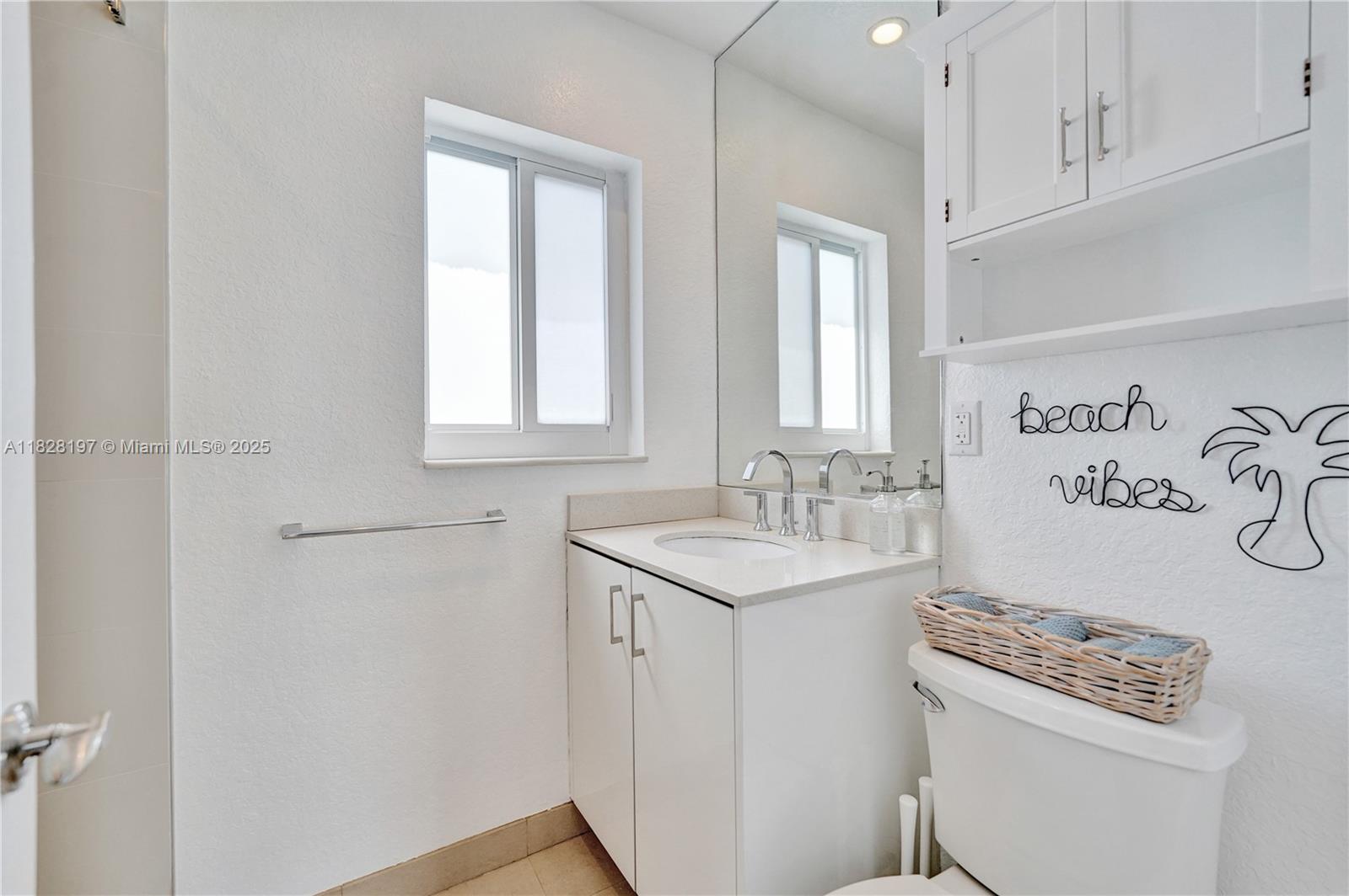 1705 N Riverside Dr # 1