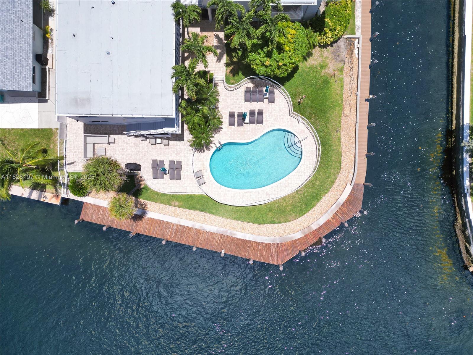 1705 N Riverside Dr # 1