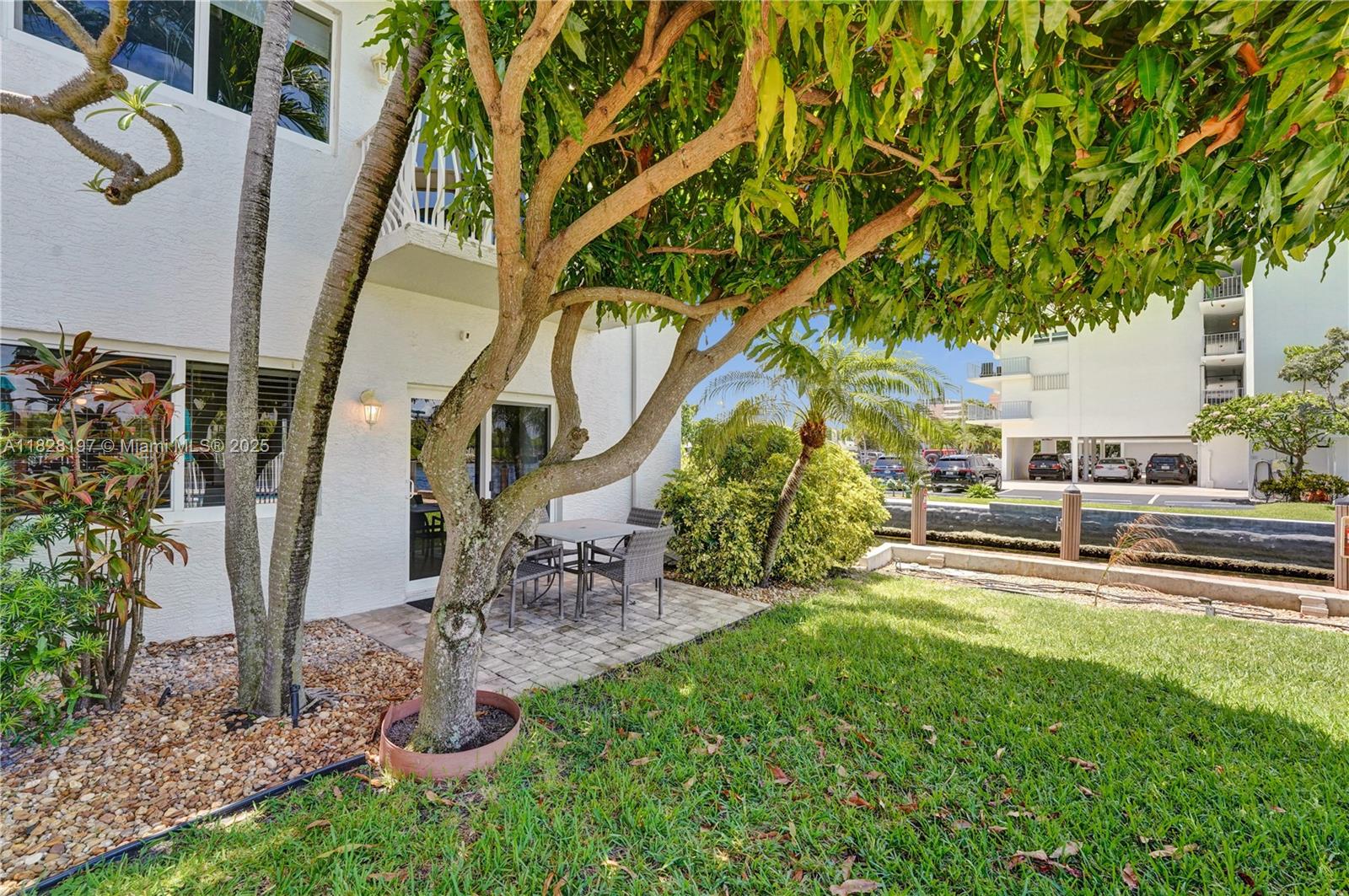 1705 N Riverside Dr # 1