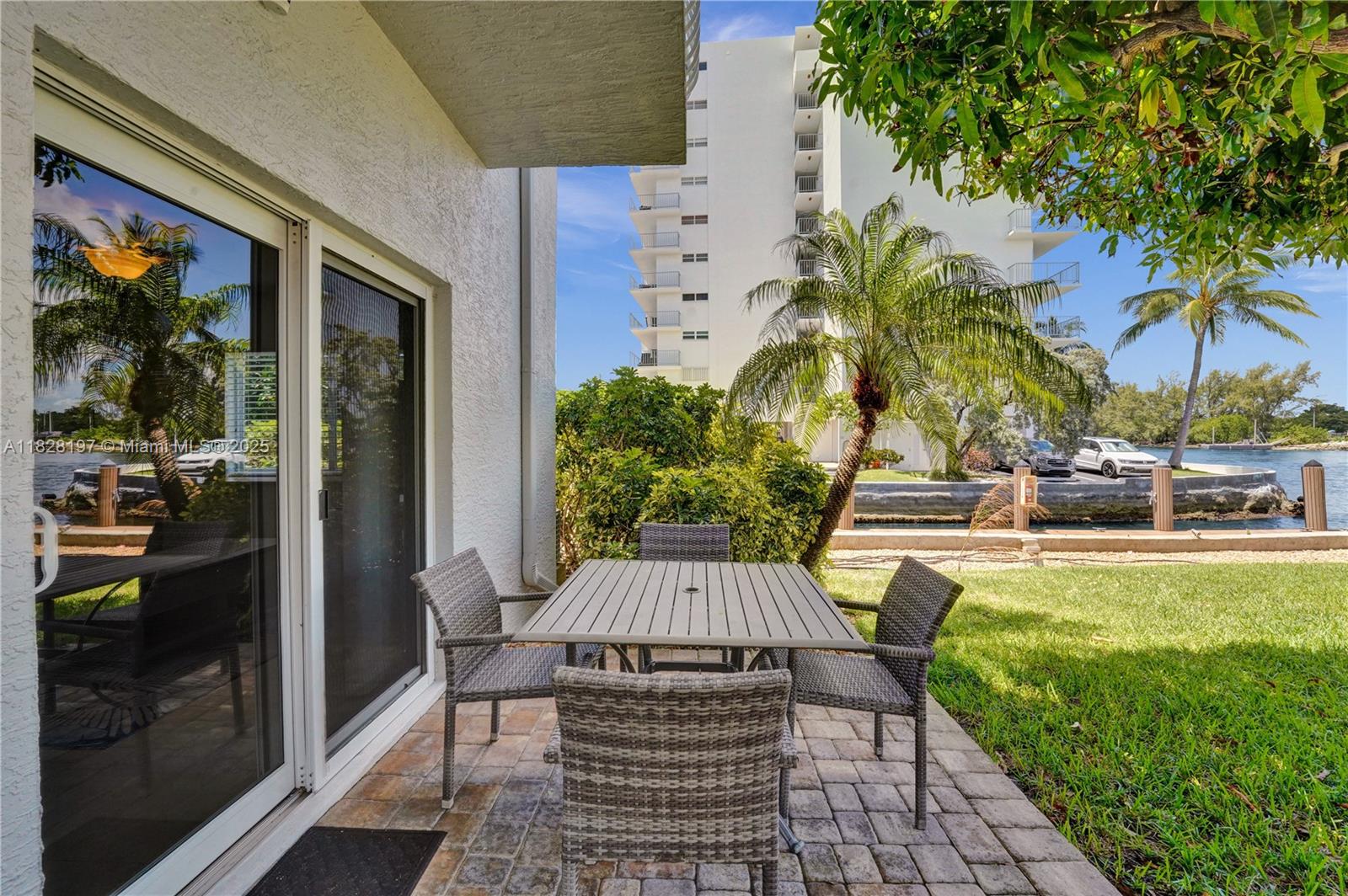 1705 N Riverside Dr # 1