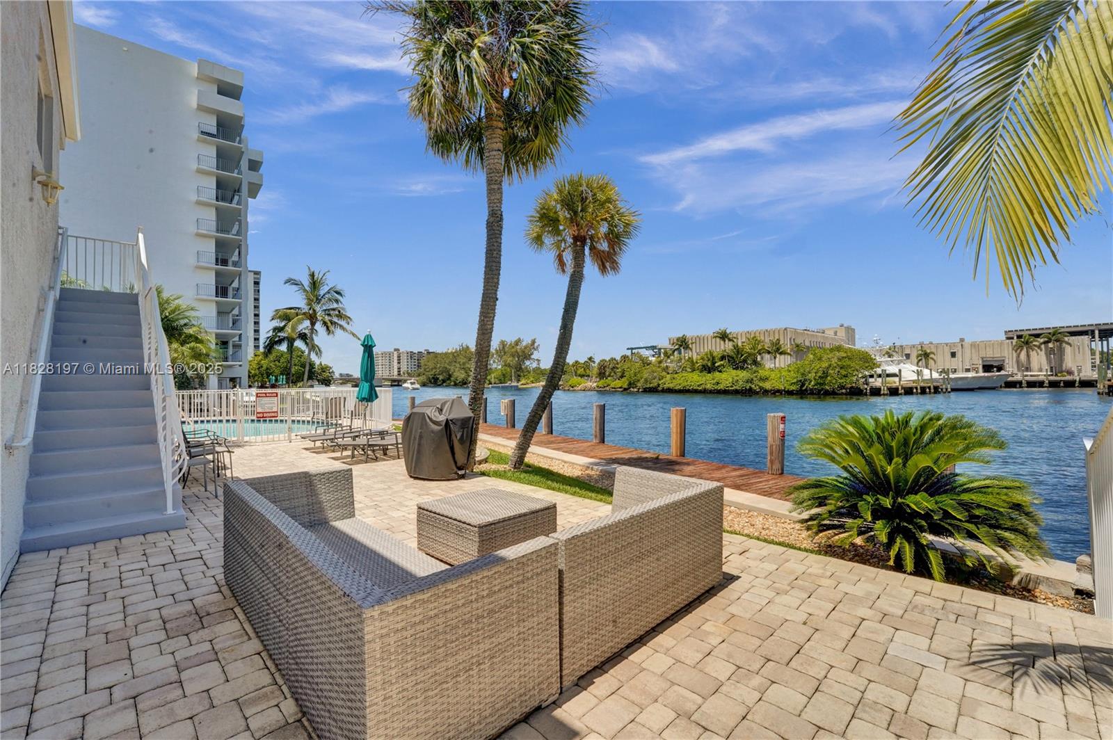 1705 N Riverside Dr # 1