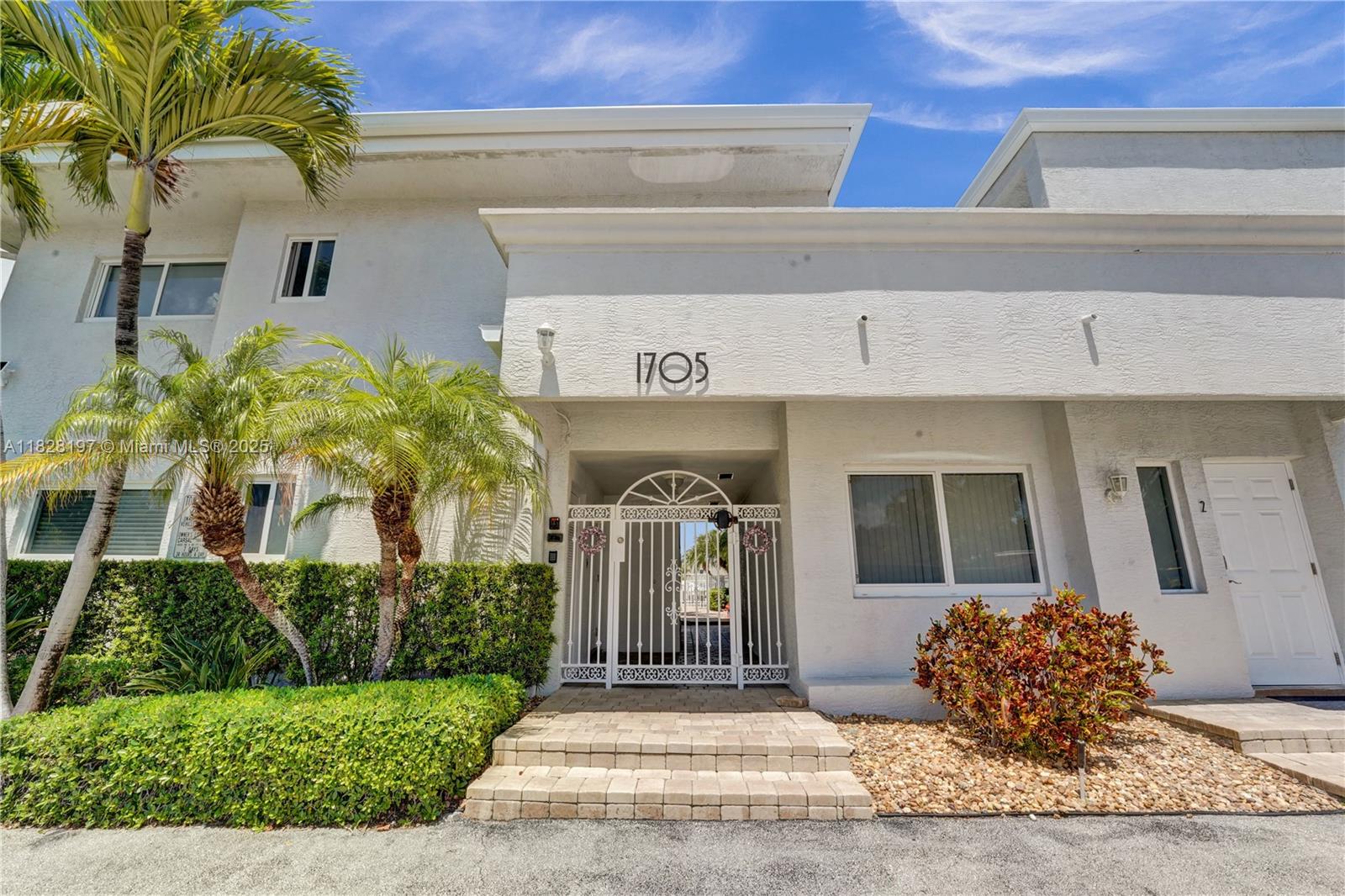 1705 N Riverside Dr # 1