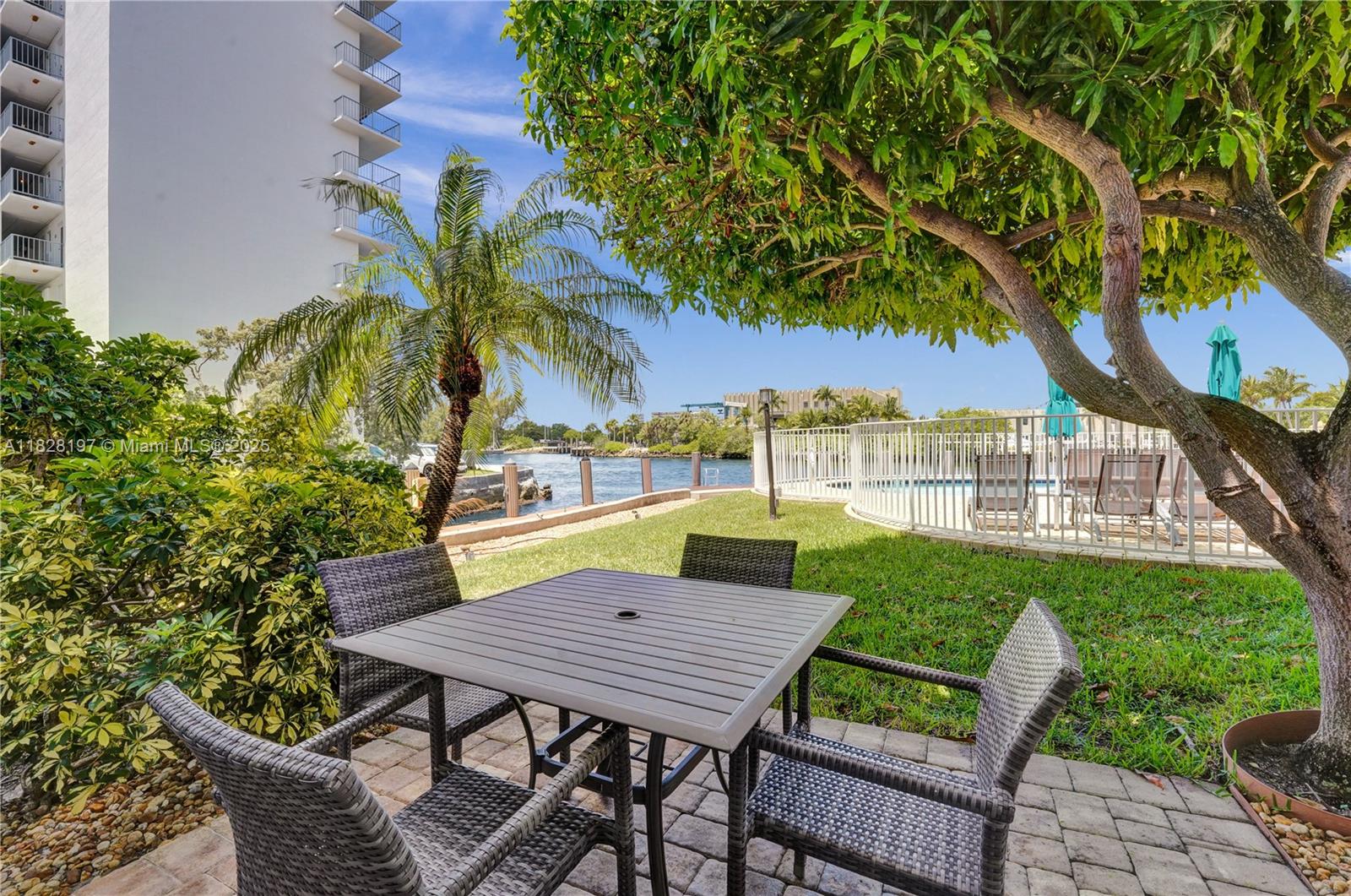 1705 N Riverside Dr # 1