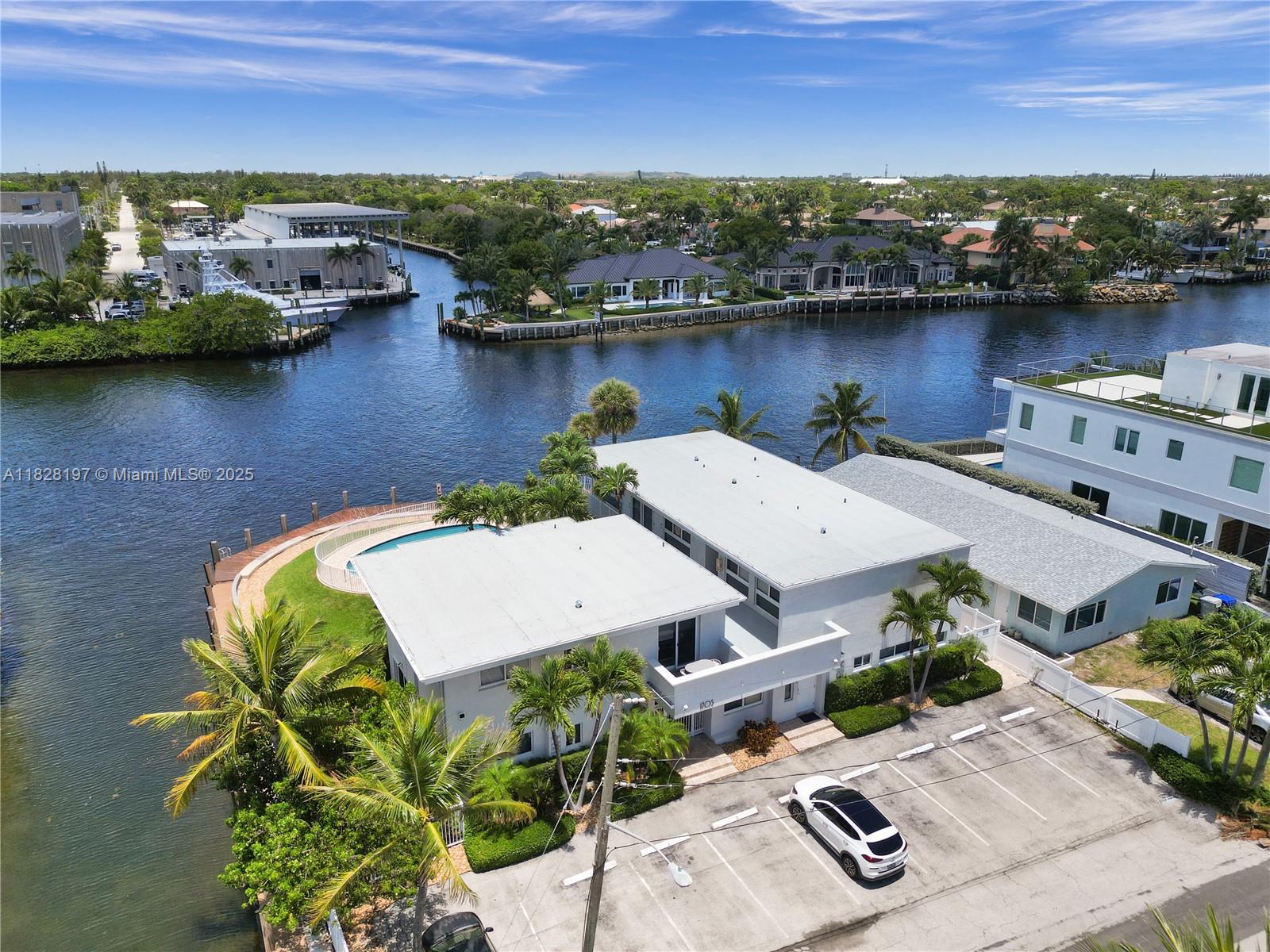 1705 N Riverside Dr # 1