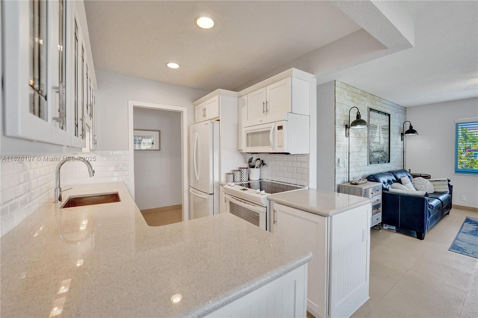 1705 N Riverside Dr # 1