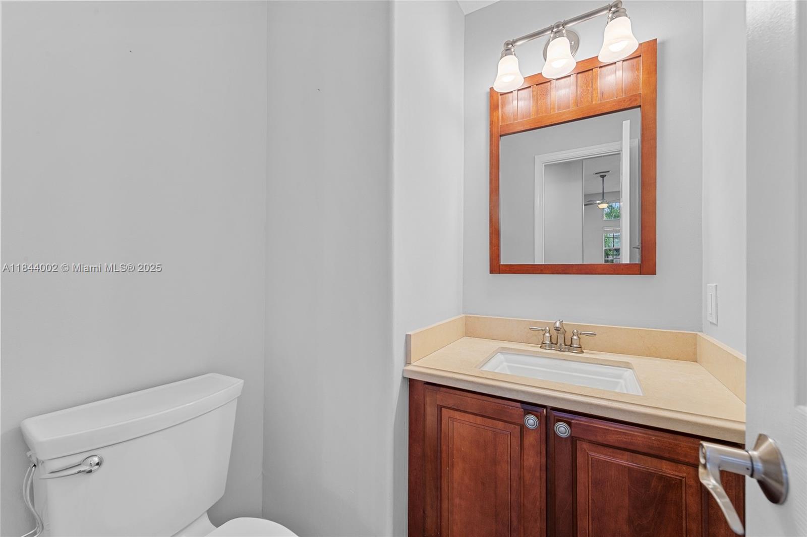 2587 Jardin Ct