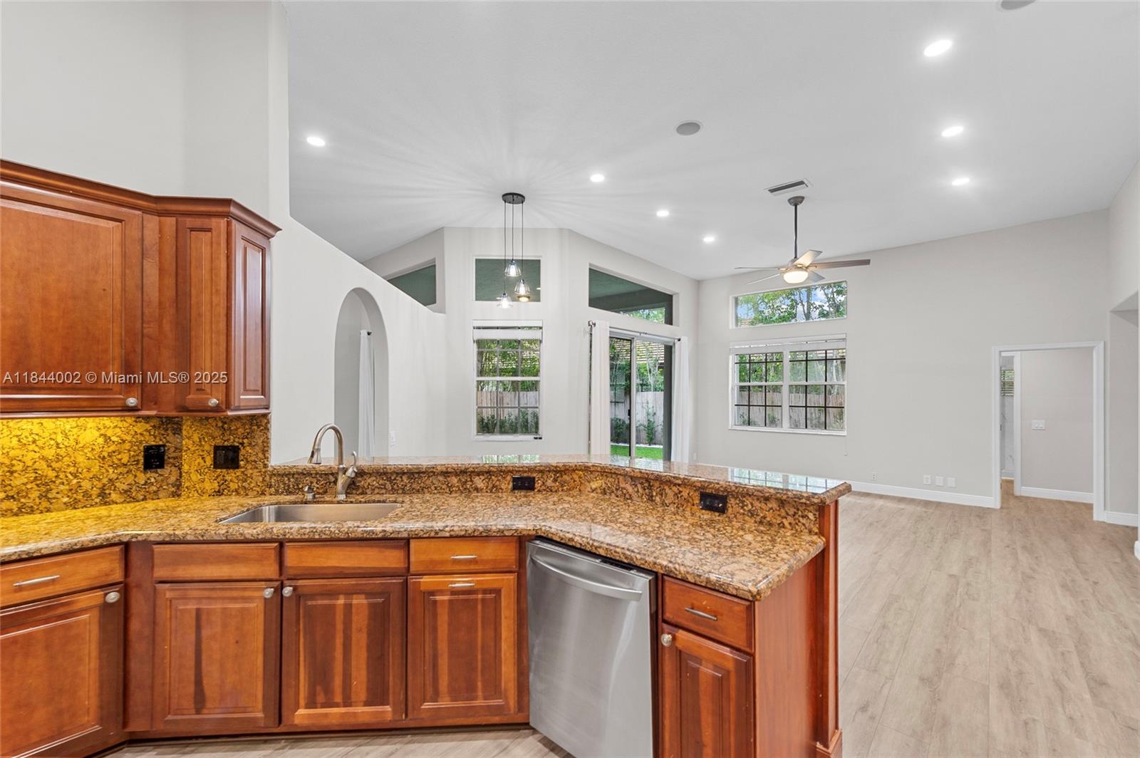 2587 Jardin Ct