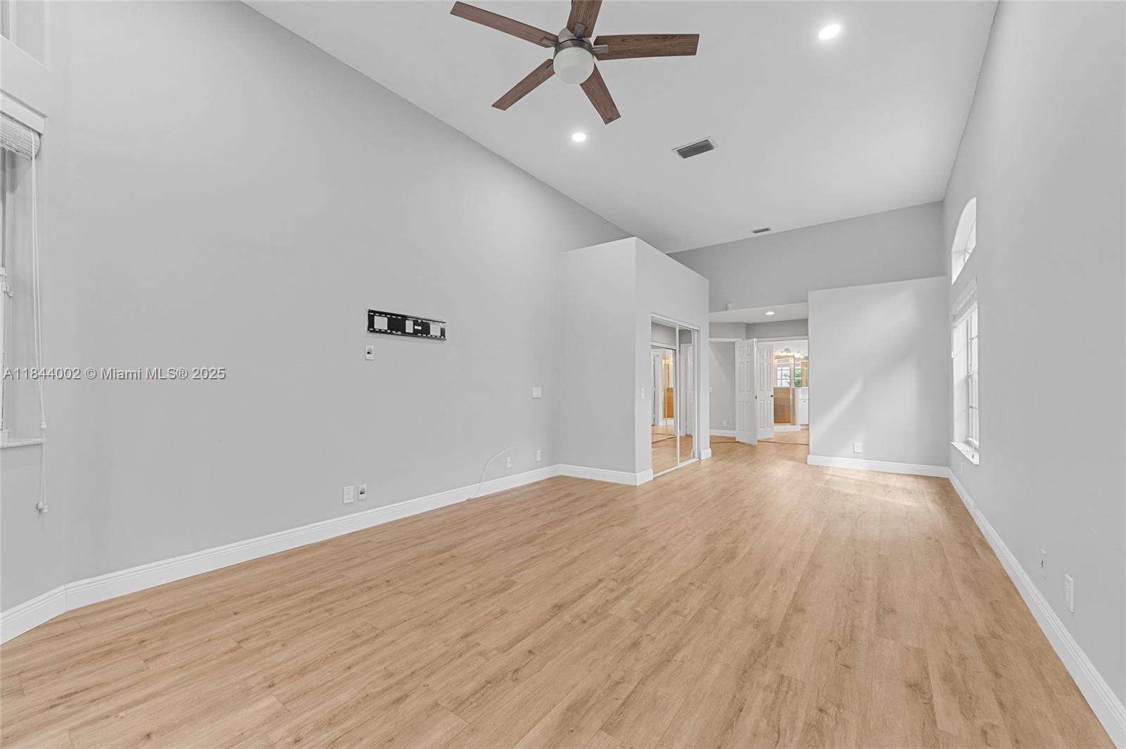 2587 Jardin Ct