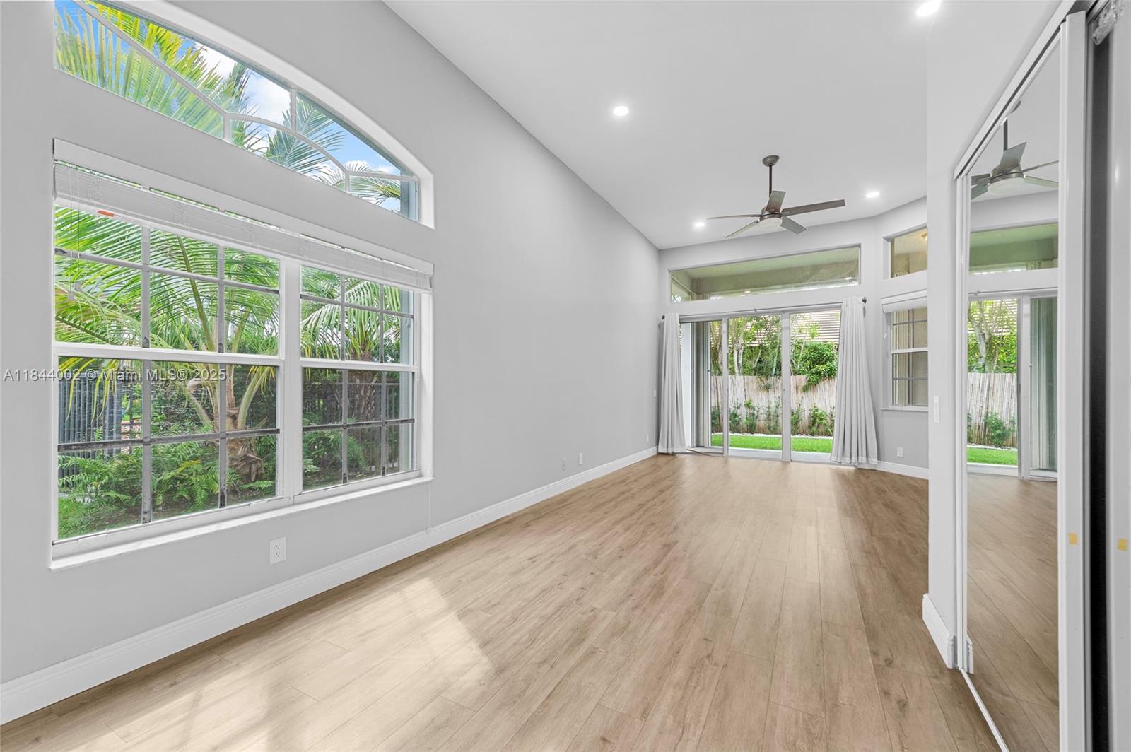2587 Jardin Ct
