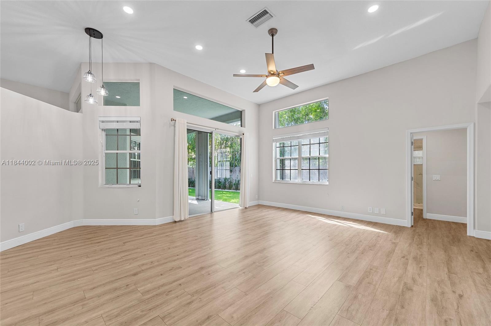 2587 Jardin Ct