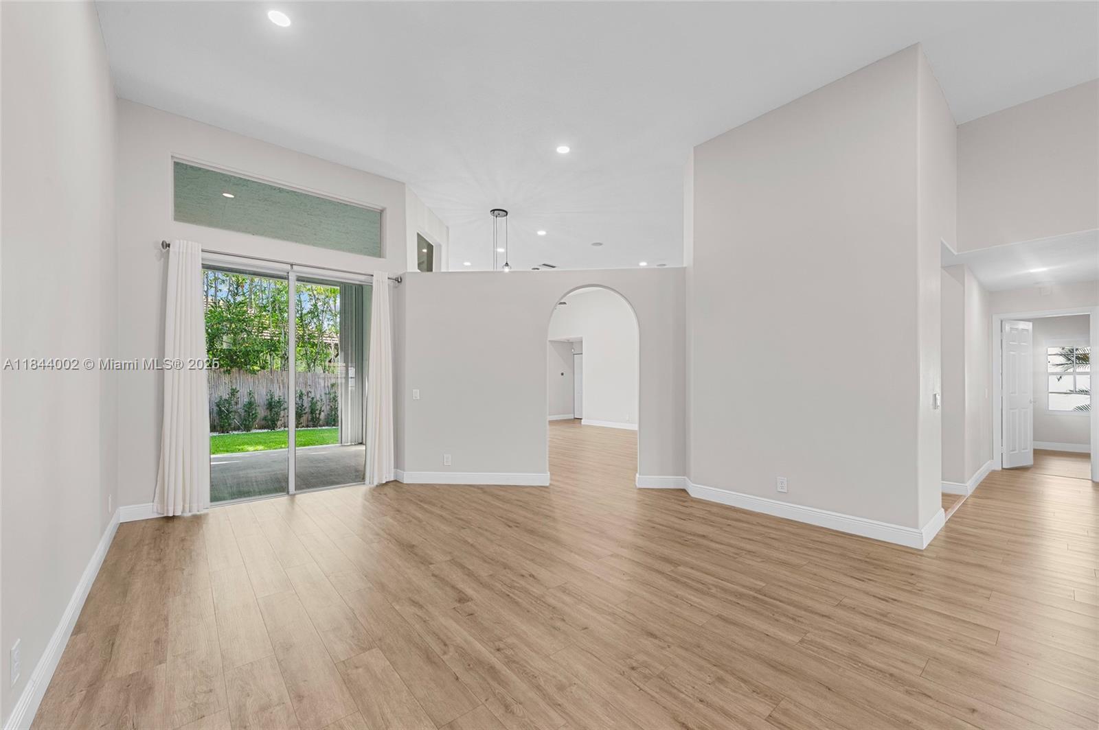 2587 Jardin Ct